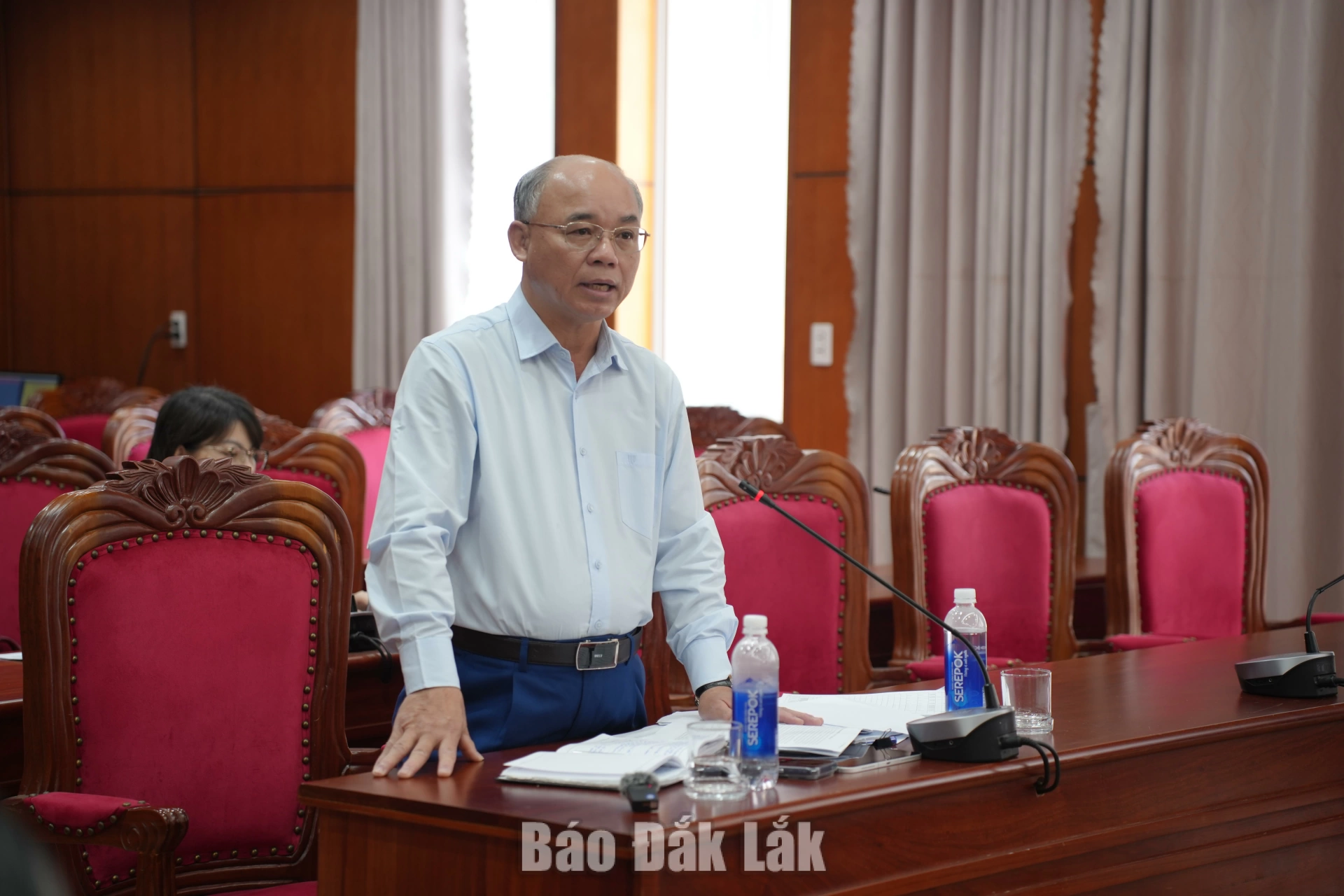 Phó Chủ tịch UBND tỉnh Trương Công Thái phát biểu tại phiên họp.
