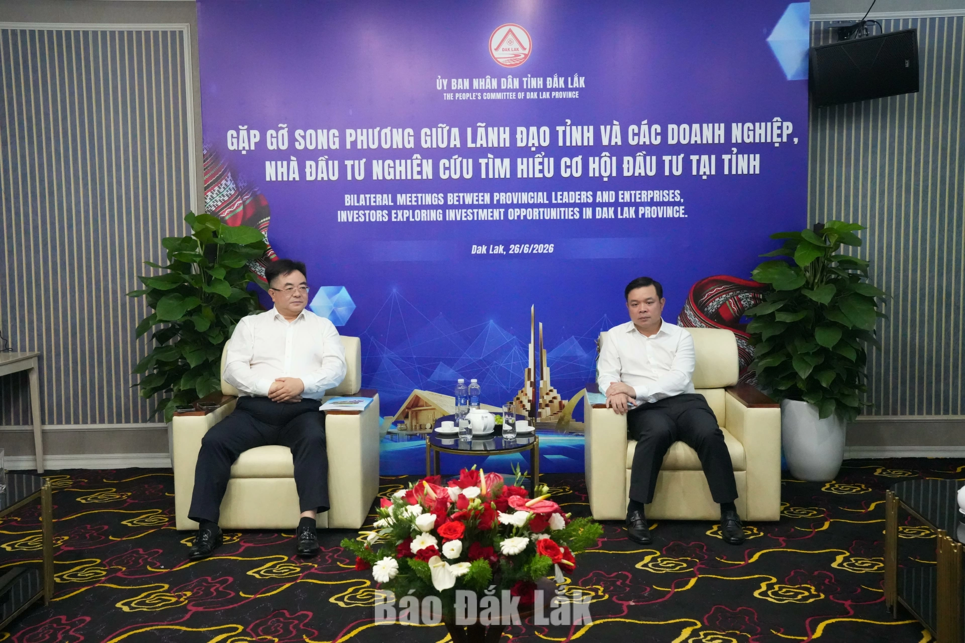 Chủ tịch UBND tỉnh Đỗ Hữu Huy tiếp và làm việc với lãnh đạo Công ty TNHH Năng lượng Hoa Nam.