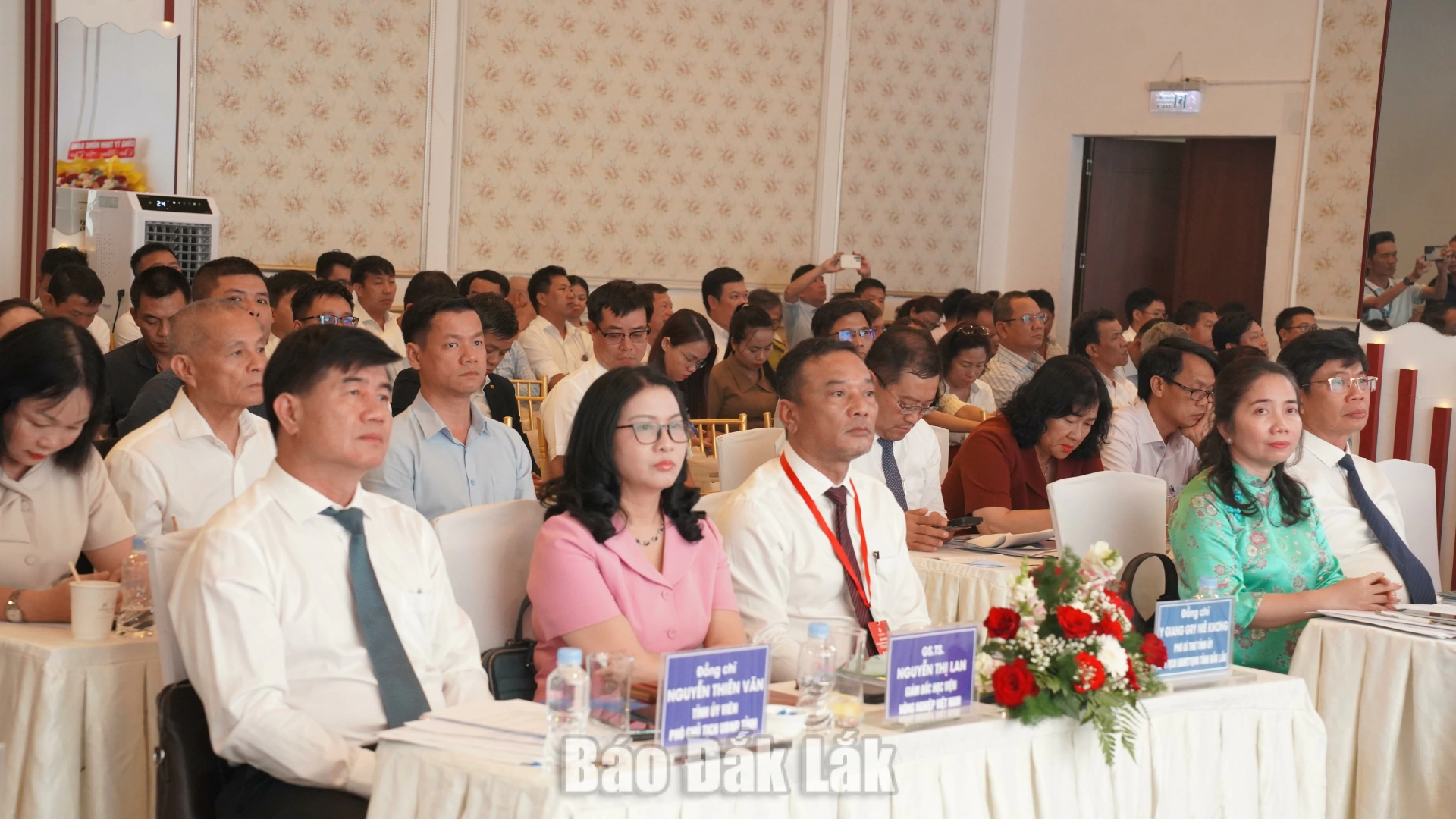 Các đại biểu dự hội thảo