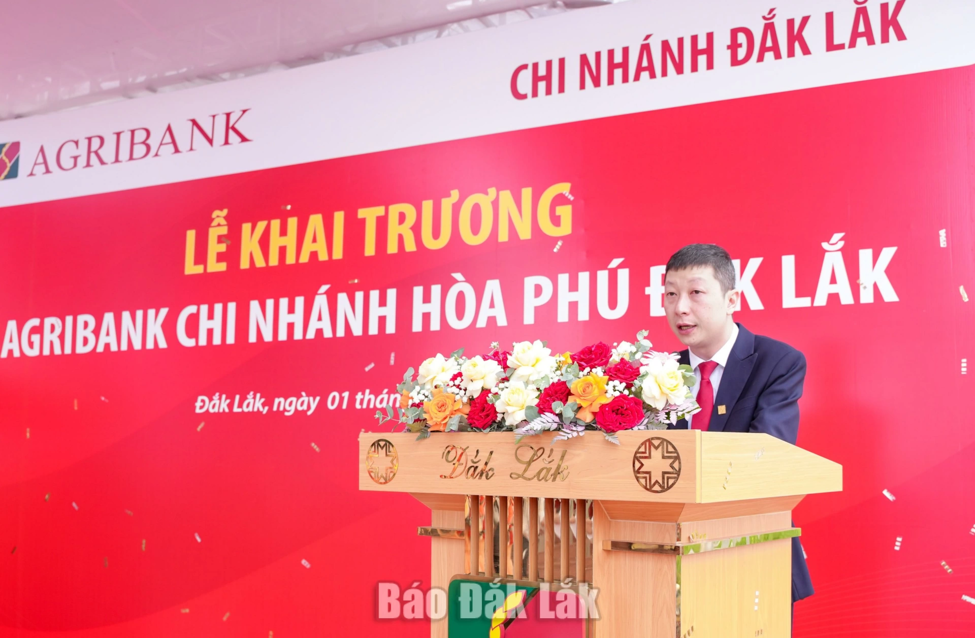 Đại diện lãnh đạo Agribank Chi nhánh Hòa Phú Đắk Lắk phát biểu tại lễ khai trương.