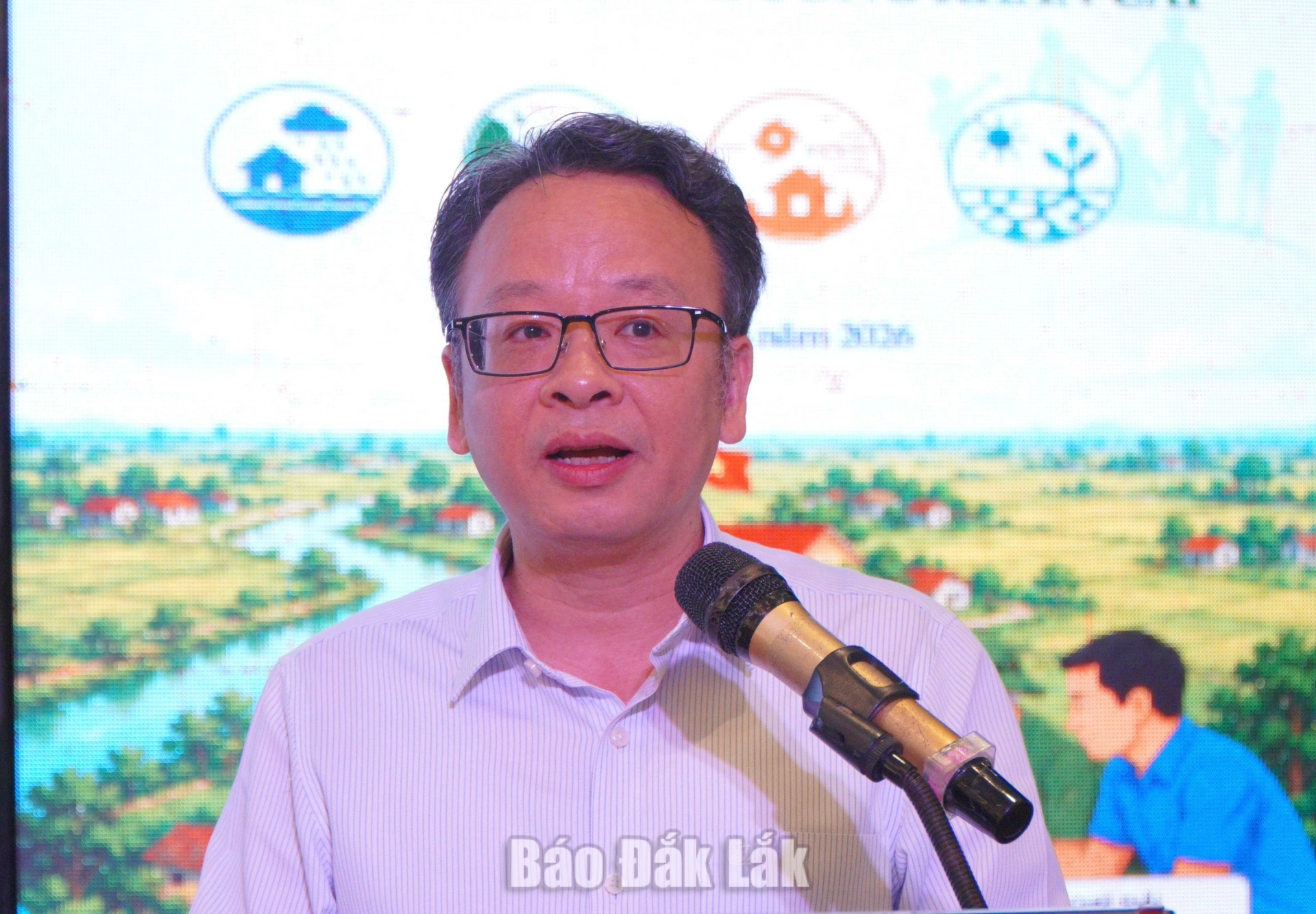 Ông Nguyễn Huỳnh Quang, Phó Trưởng phòng Quản lý rủi ro thiên tai cộng đồng và Truyền thông (Cục Quản lý đê điều và Phòng, chống thiên tai) phát biểu tại lớp tập huấn
