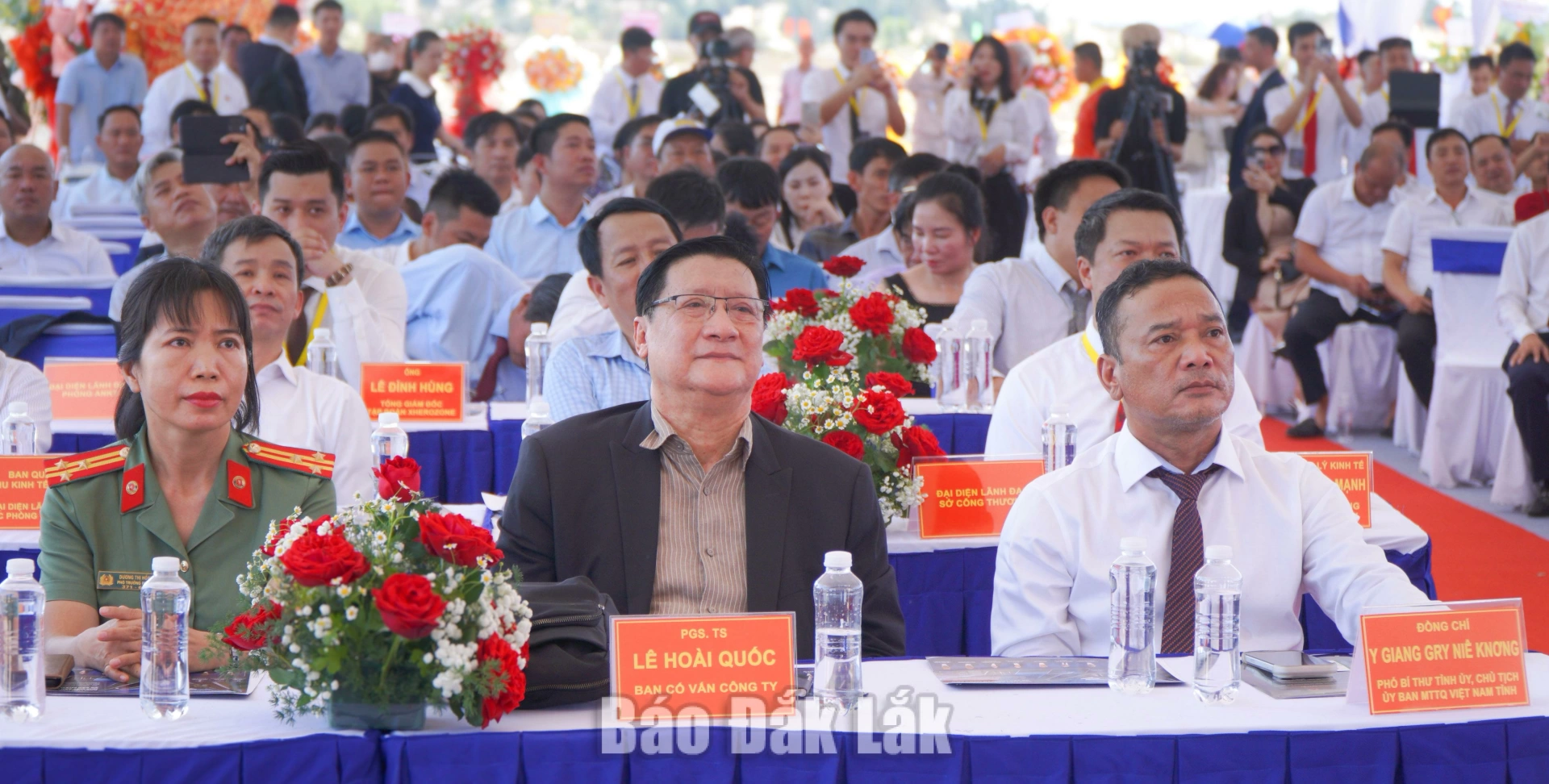 Đồng chí Y Giang Gry Niê Knơng, Phó Bí thư Tỉnh ủy, Chủ tịch Ủy ban Mặt trận Tổ quốc Việt Nam tỉnh Đắk Lắk dự lễ khởi động dự án