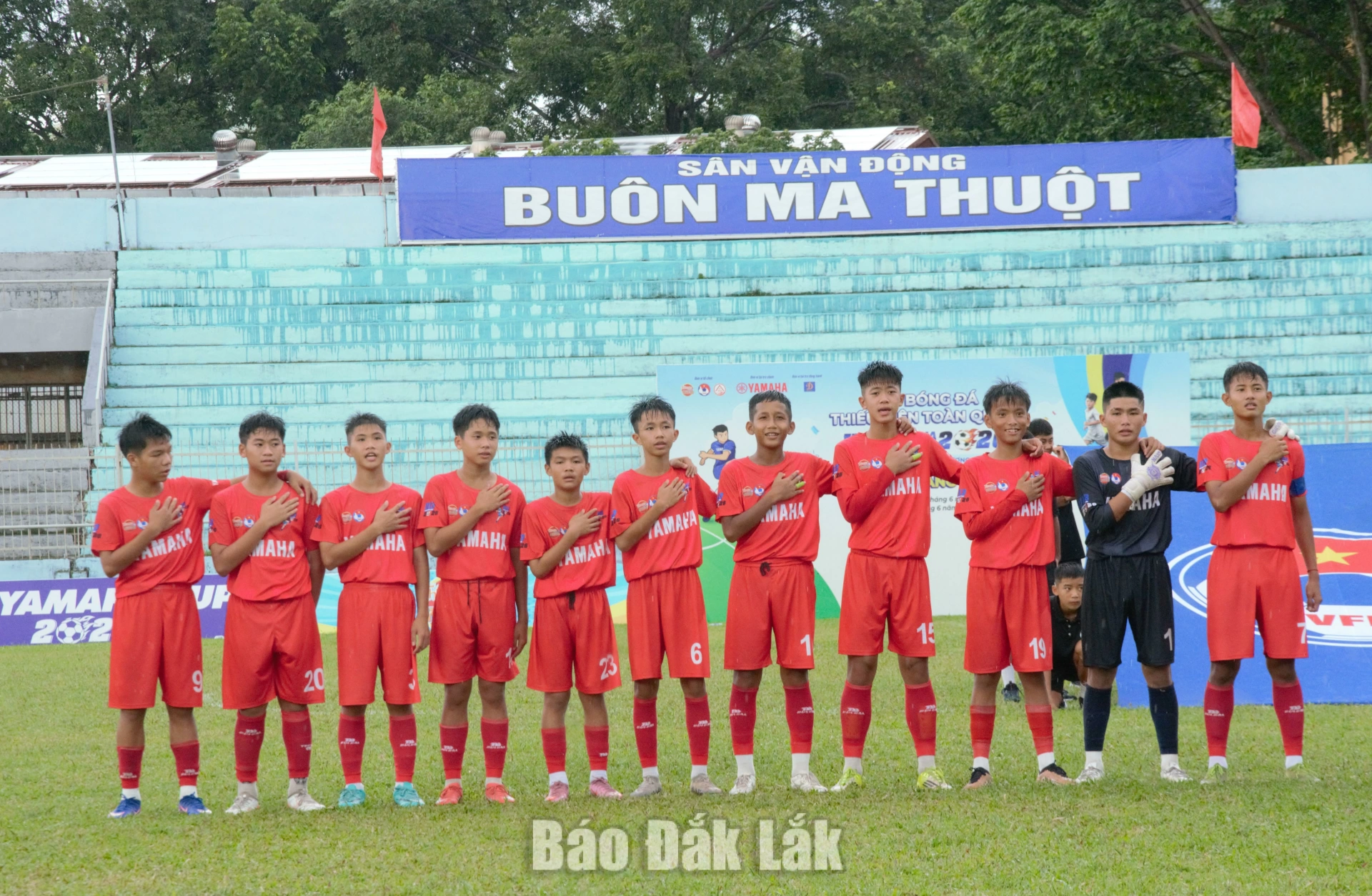 Toàn thắng ở vòng bảng, U13 Đắk Lắk giành quyền vào vòng chung kết 1 Các cầu thủ U13 Đắk Lắk bất bại ở vòng bảng.