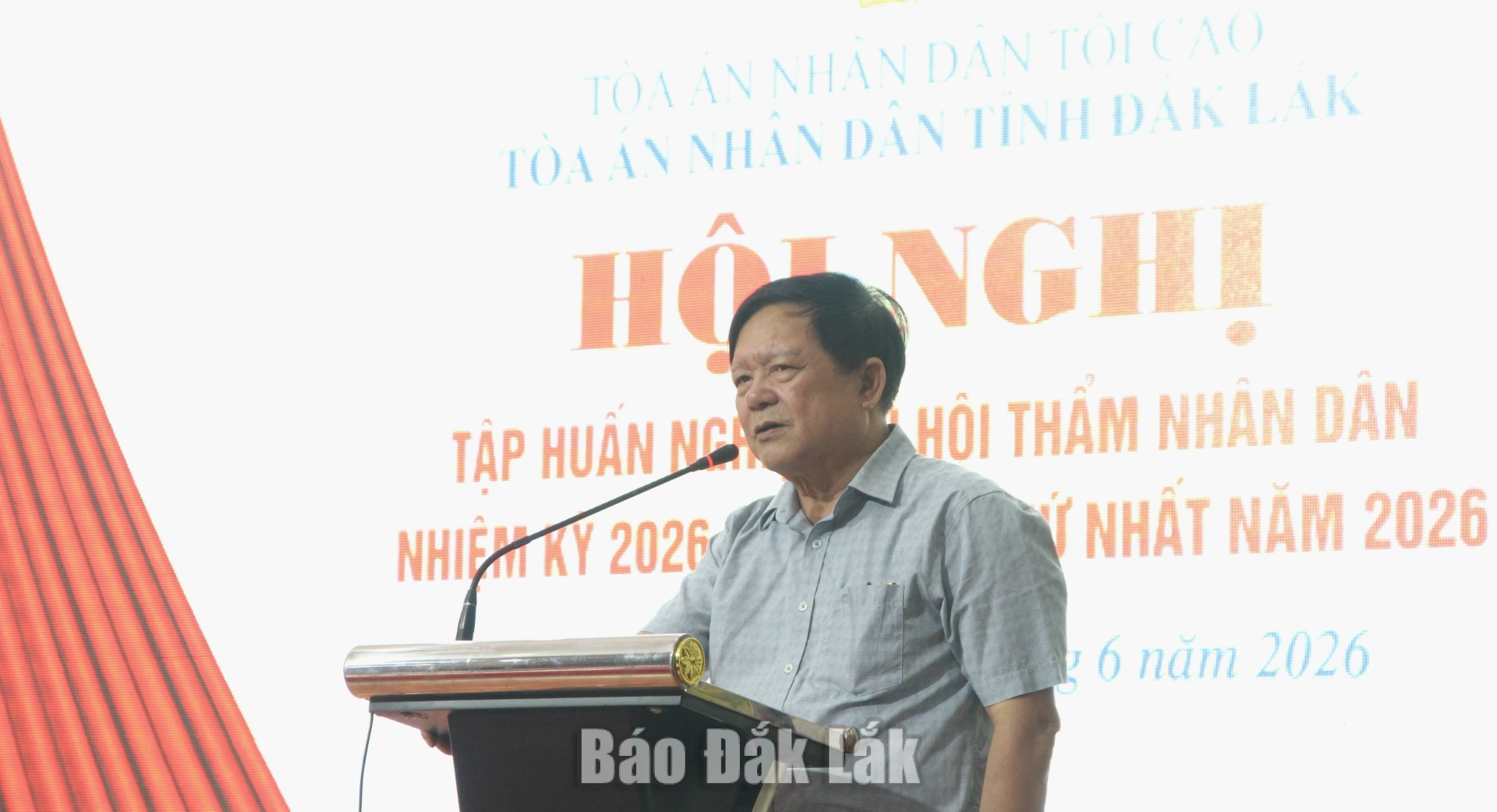 PGS.TS. Phạm Minh Tuyên truyền đạt các nội dung tại hội nghị.