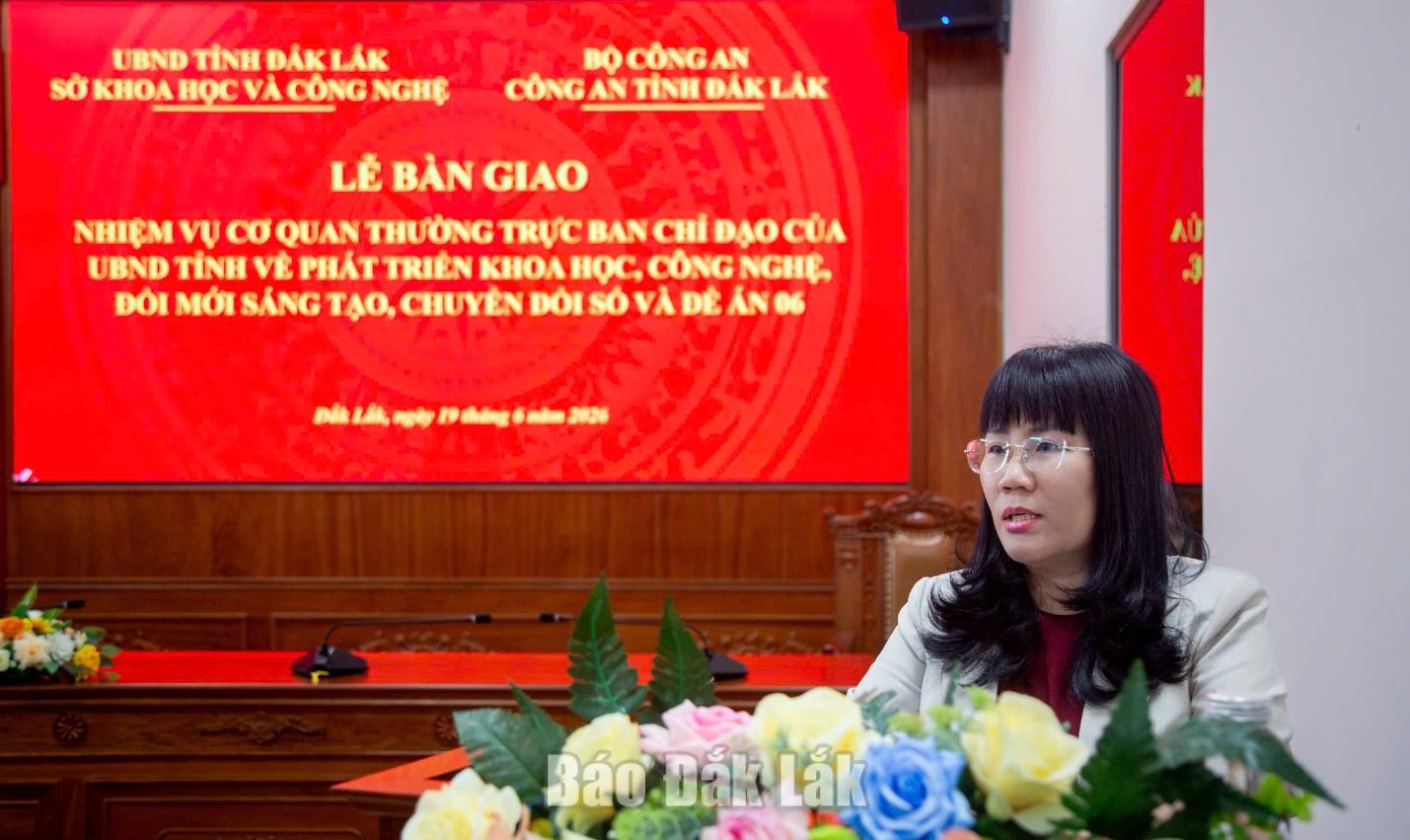 Công an tỉnh Đắk Lắk tiếp nhận nhiệm vụ Cơ quan thường trực Ban Chỉ đạo chuyển đổi số và Đề án 06 2 đồng chí: Hồ Thị Nguyên Thảo, Ủy viên Ban Thường vụ Tỉnh ủy, Phó Chủ tịch Thường trực UBND tỉnh phát biểu tại buổi lễ.