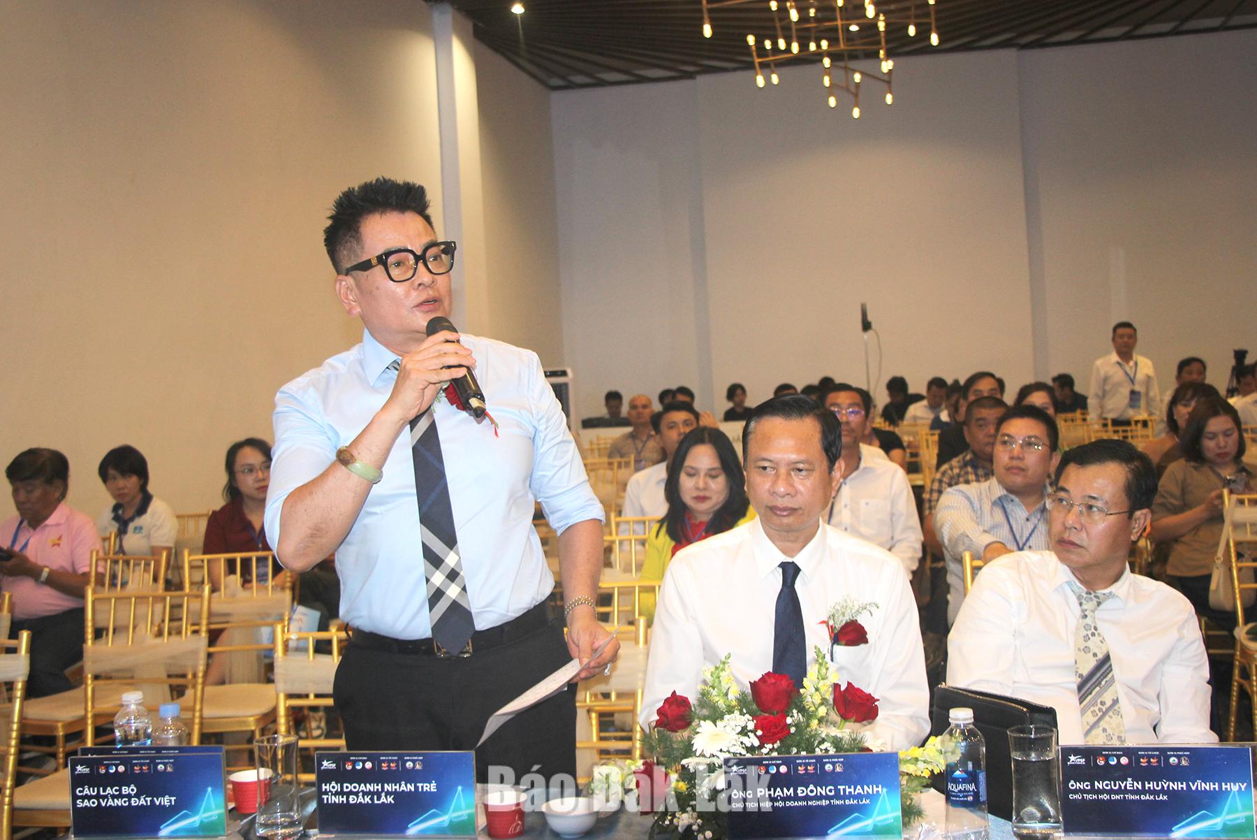 Một doanh nghiệp phát biểu tại diễn đàn.
