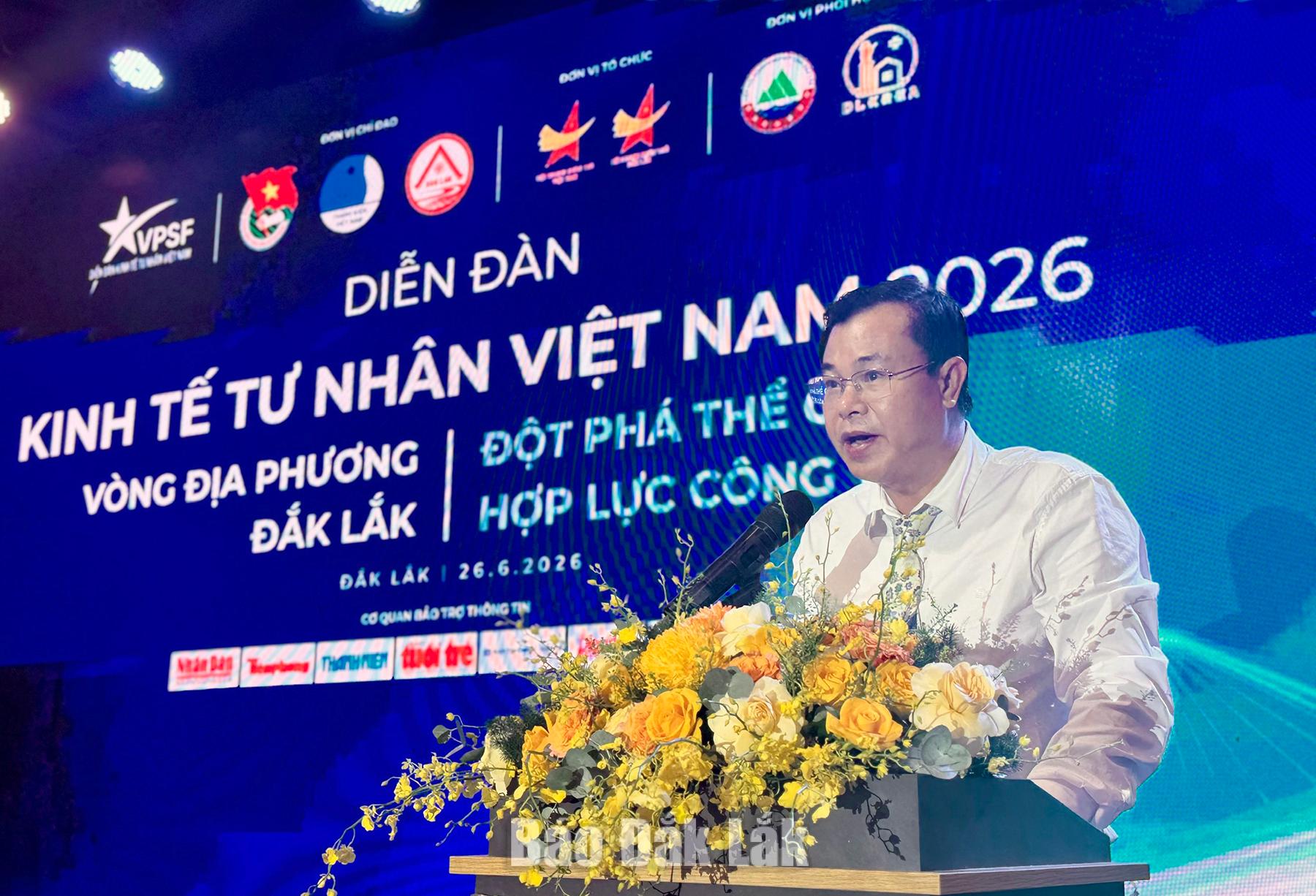 Chủ tịch Hội doanh nhân trẻ tỉnh Đắk Lắk Nguyễn Huỳnh Vĩnh Huy phát biểu tại diễn đàn.