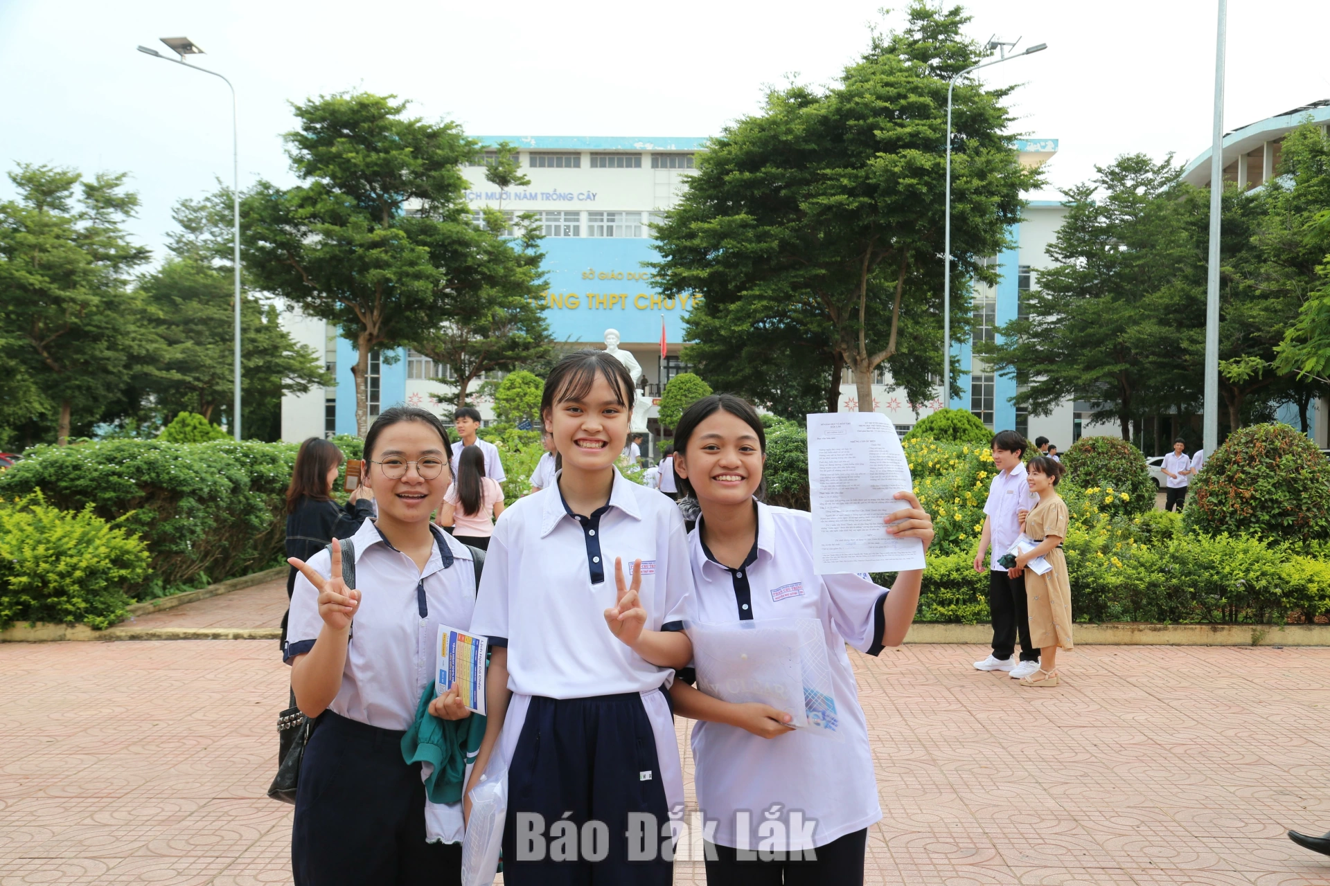 Kỳ thi tuyển sinh vào lớp 10 năm học 2026 – 2027: Bảo đảm “mục tiêu kép” đề ra 1 Thí sinh tham dự Kỳ thi tuyển sinh vào lớp 10 năm học 2026 - 2027 tại Trường THPT chuyên Nguyễn Du.