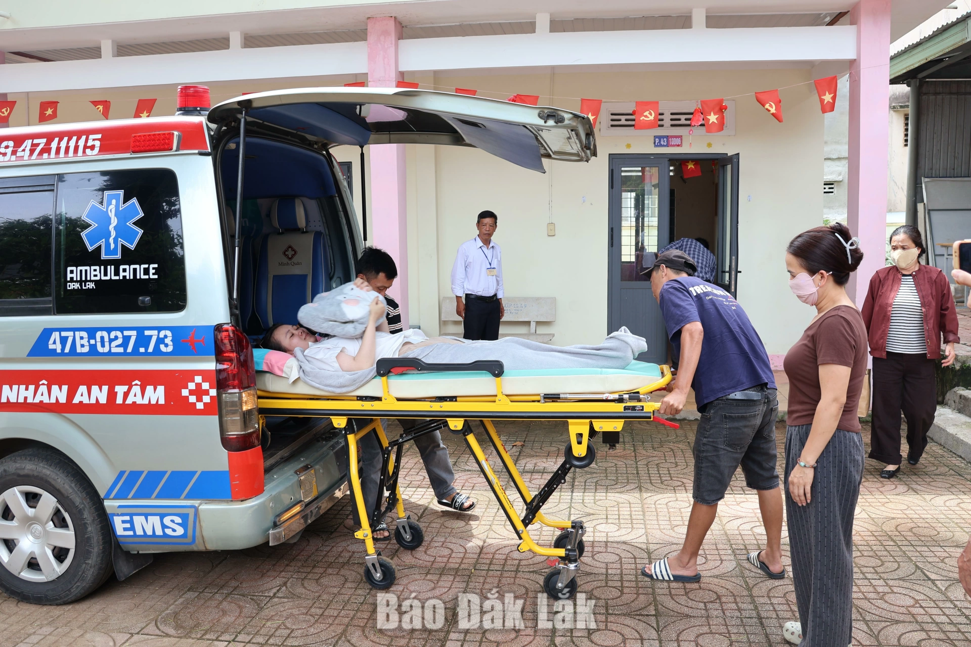 Những thí sinh “đặc biệt” 2 Lê Huỳnh Thiên Trang tại điểm thi Trường THPT Hồng Đức (phường Buôn Ma Thuột).