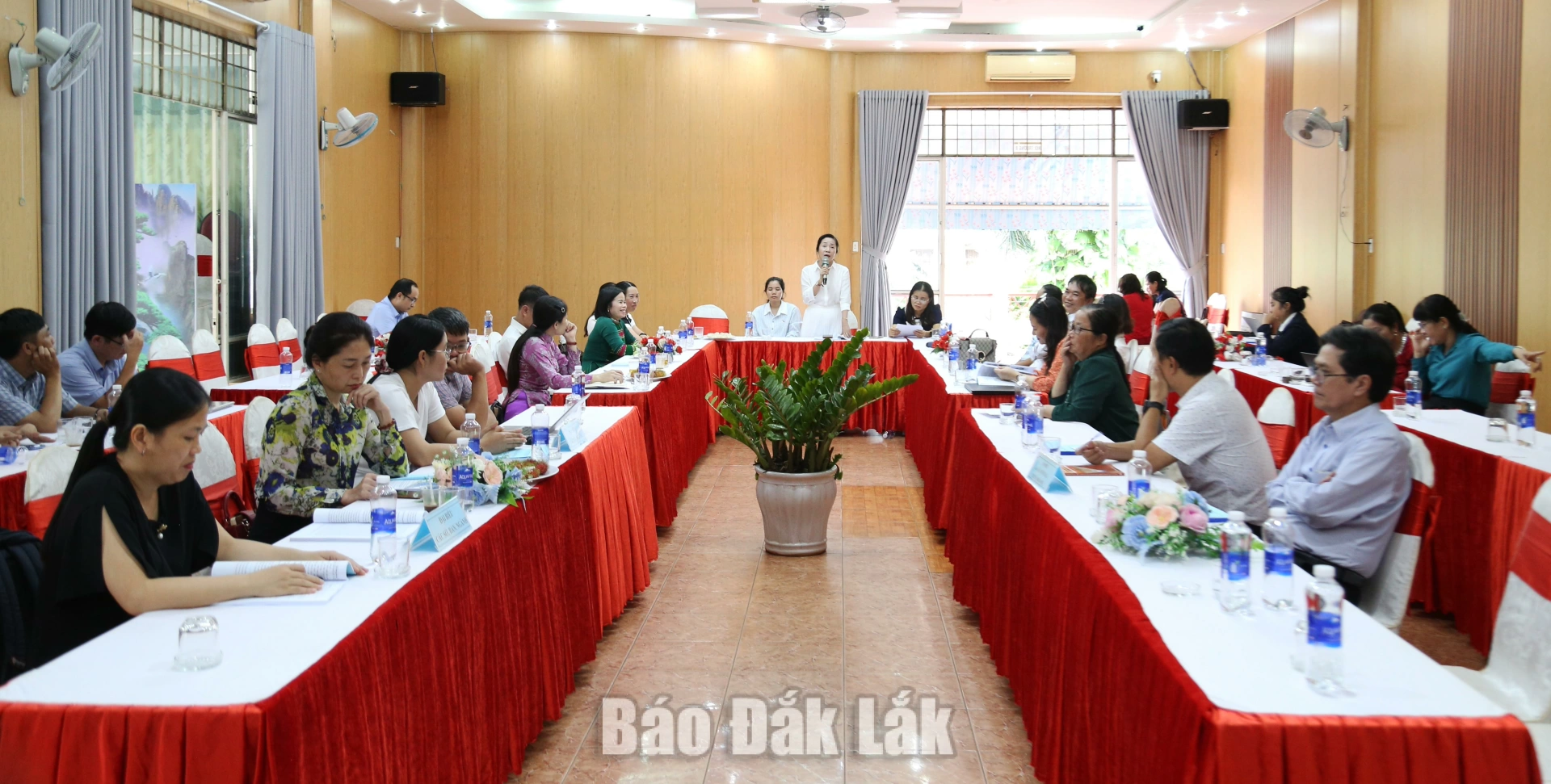 Các đại biểu tham dự buổi tọa đàm.