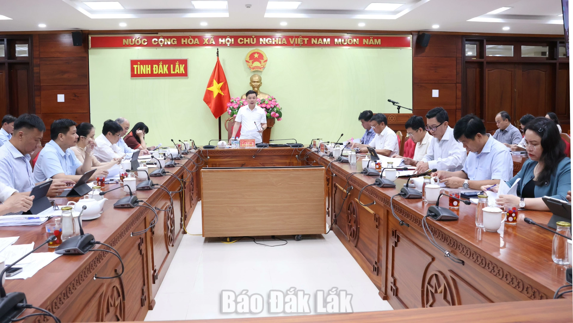 Ủy viên Ban Chấp hành Trung ương Đảng, Phó Bí thư Tỉnh ủy, Chủ tịch UBND tỉnh Đắk Lắk Đỗ Hữu Huy chủ trì cuộc họp.