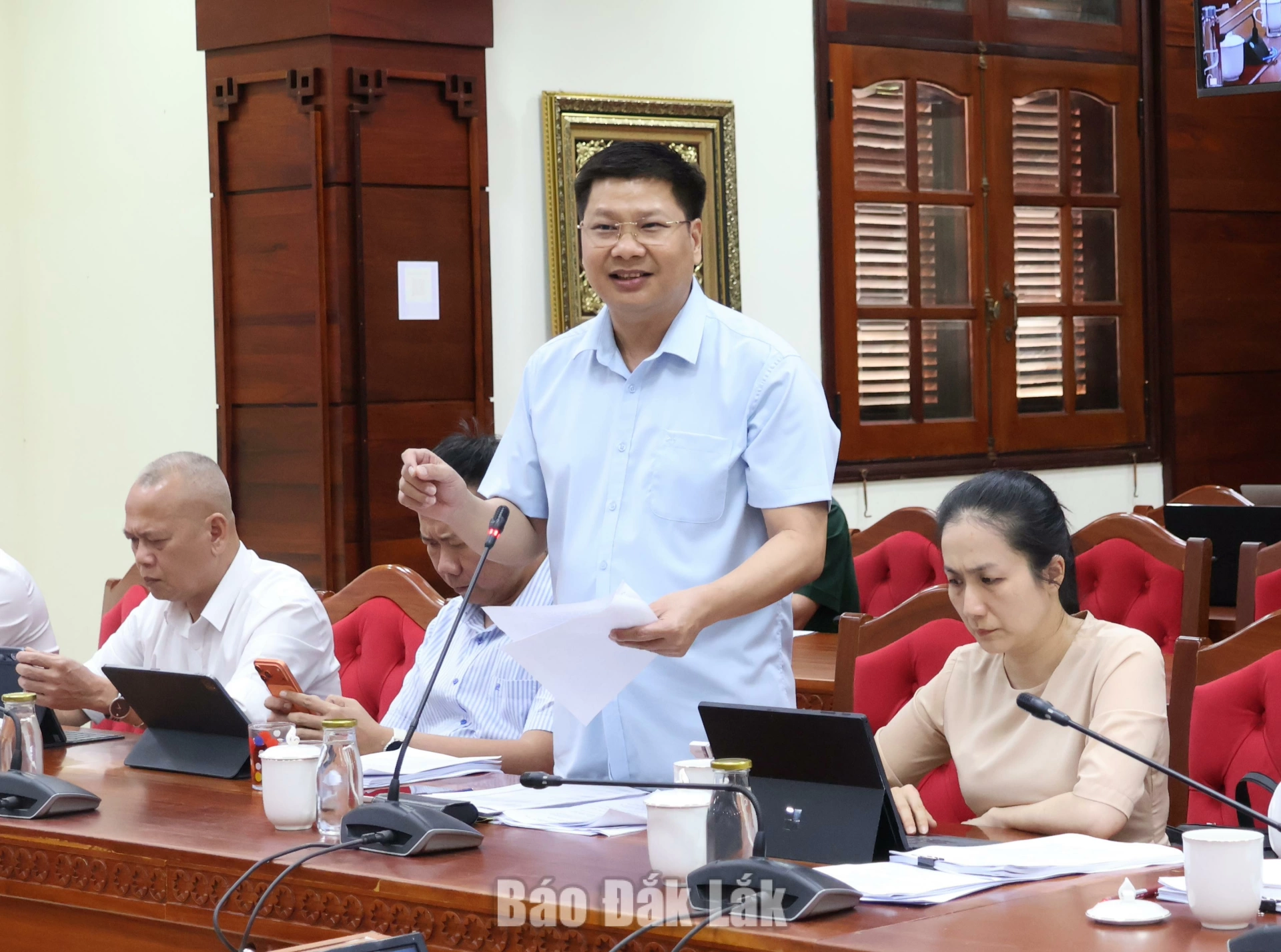 Giám đốc Sở Tài chính Cao Đình Huy thông tin về công tác chuẩn bị cho Hội nghị Công bố quy hoạch và xúc tiến đầu tư tỉnh Đắk Lắk.