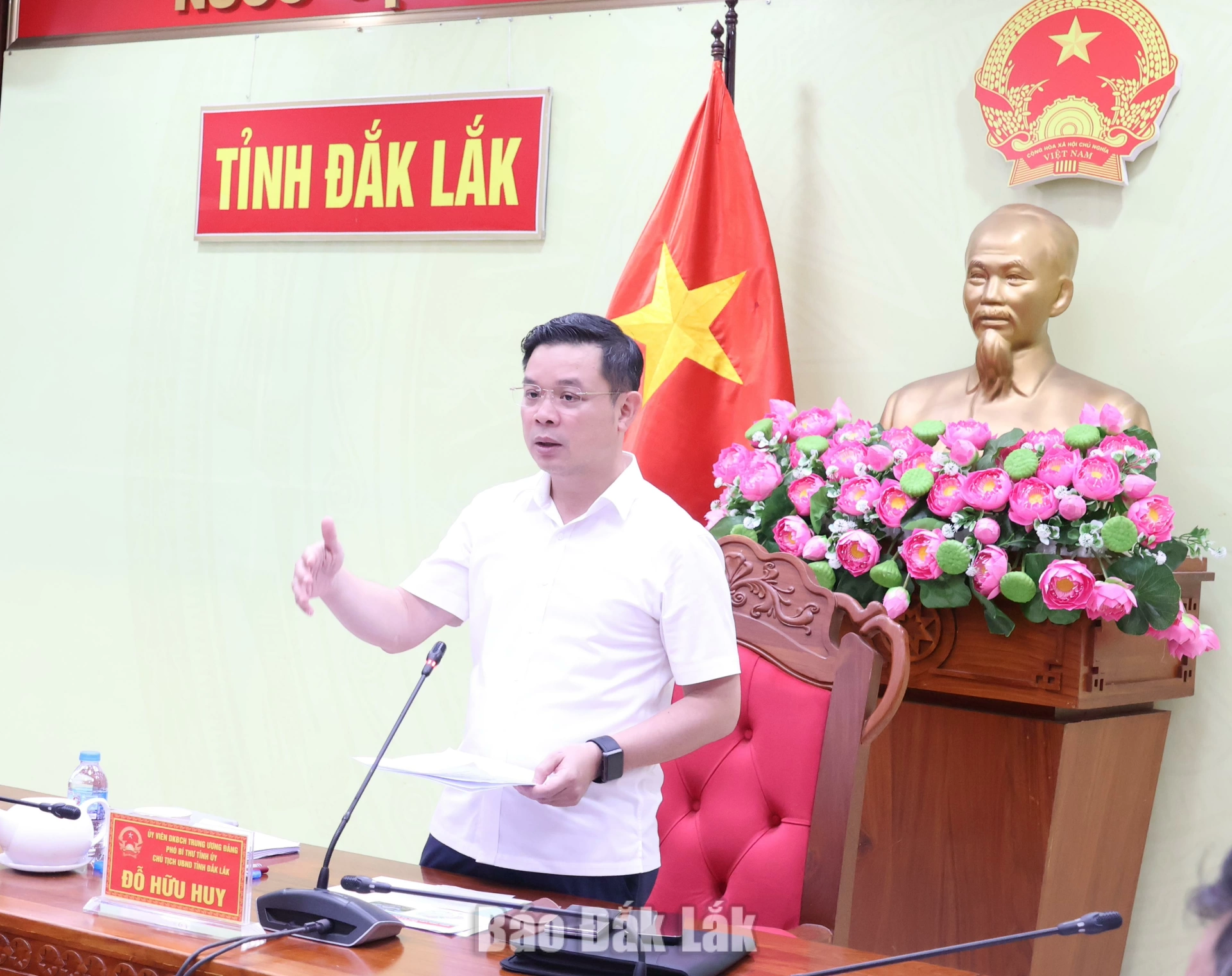 Chủ tịch UBND tỉnh Đắk Lắk Đỗ Hữu Huy phát biểu kết luận cuộc họp.