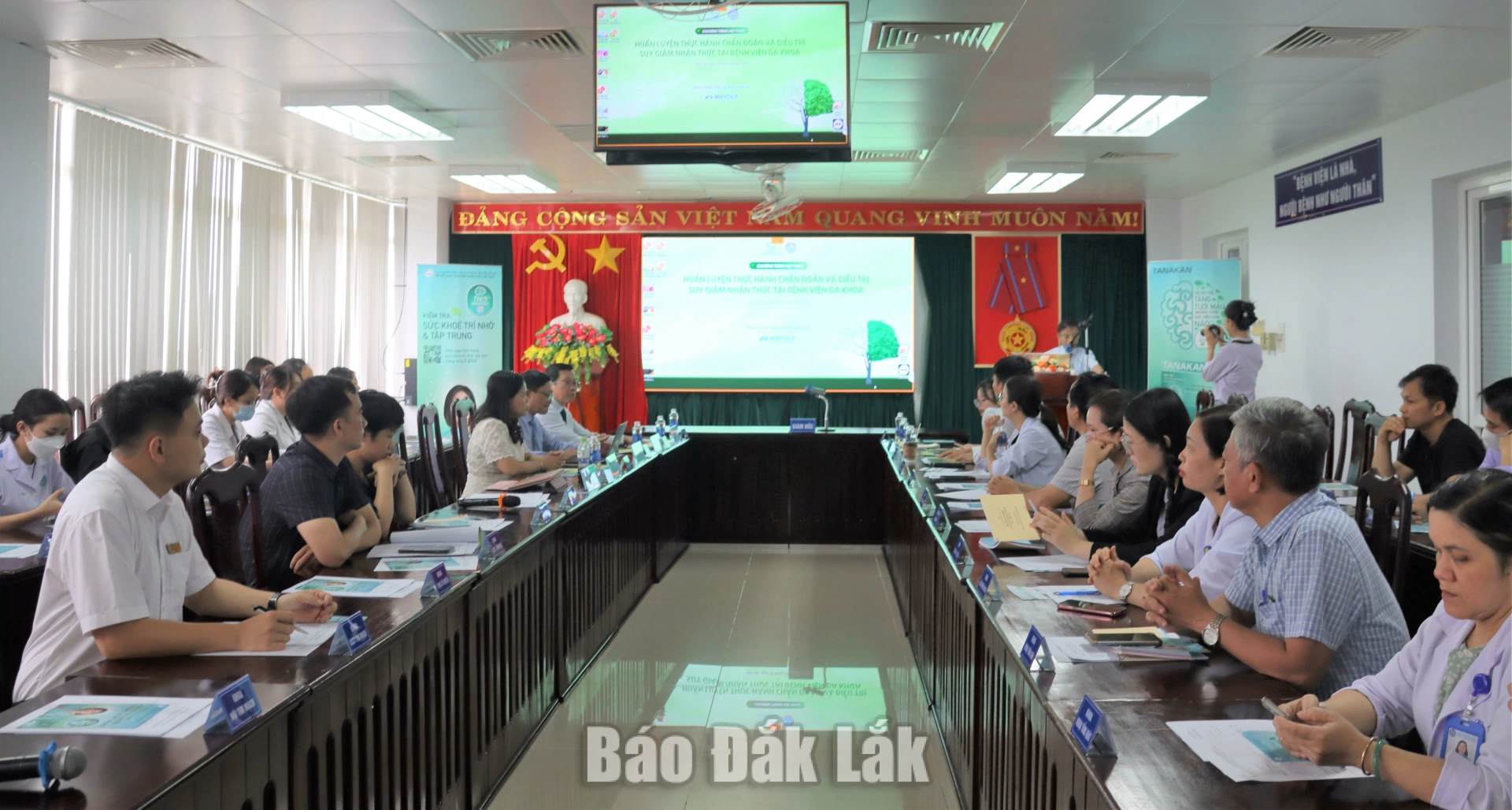 Cập nhật kiến thức chẩn đoán, điều trị suy giảm nhận thức trong bệnh viện đa khoa 1 Đại biểu tham dự tại hội thảo.