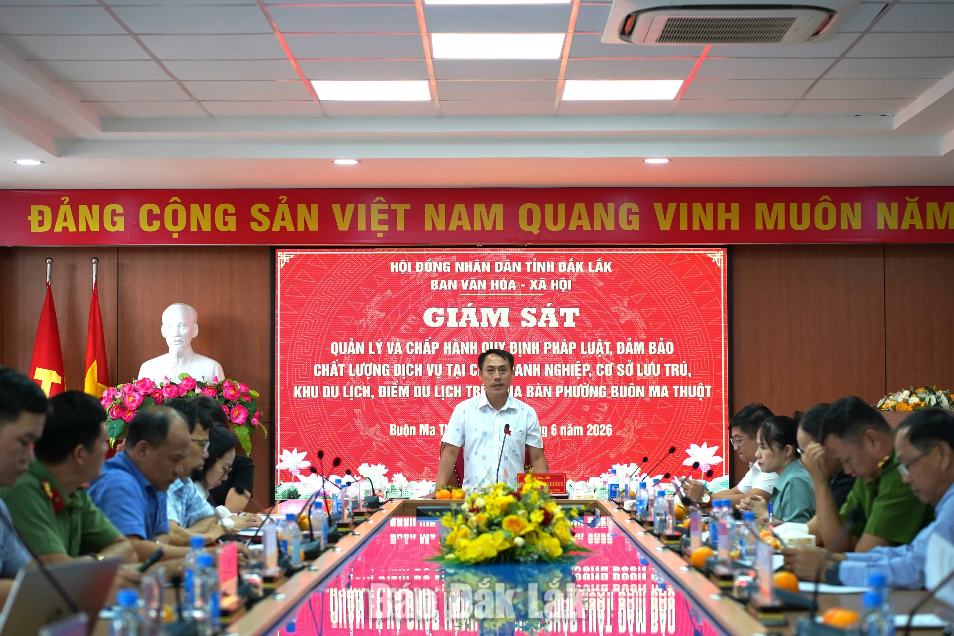 Ban Văn hóa - Xã hội, HĐND tỉnh giám sát công tác quản lý du lịch tại phường Buôn Ma Thuột 4 Phó Trưởng Ban Văn hóa - Xã hội, HĐND tỉnh Nguyễn Ngọc Hoàng phát biểu kết luận buổi làm việc.