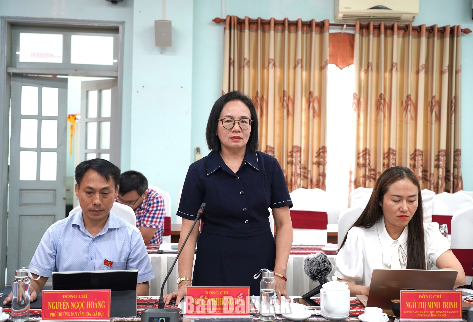 Phó Chủ tịch Ủy ban MTTQ Việt Nam tỉnh, Chủ tịch Hội Liên hiệp Phụ nữ tỉnh, thành viên Đoàn giám sát Nguyễn Thị Hồng Thái nêu một số vấn đề liên quan.