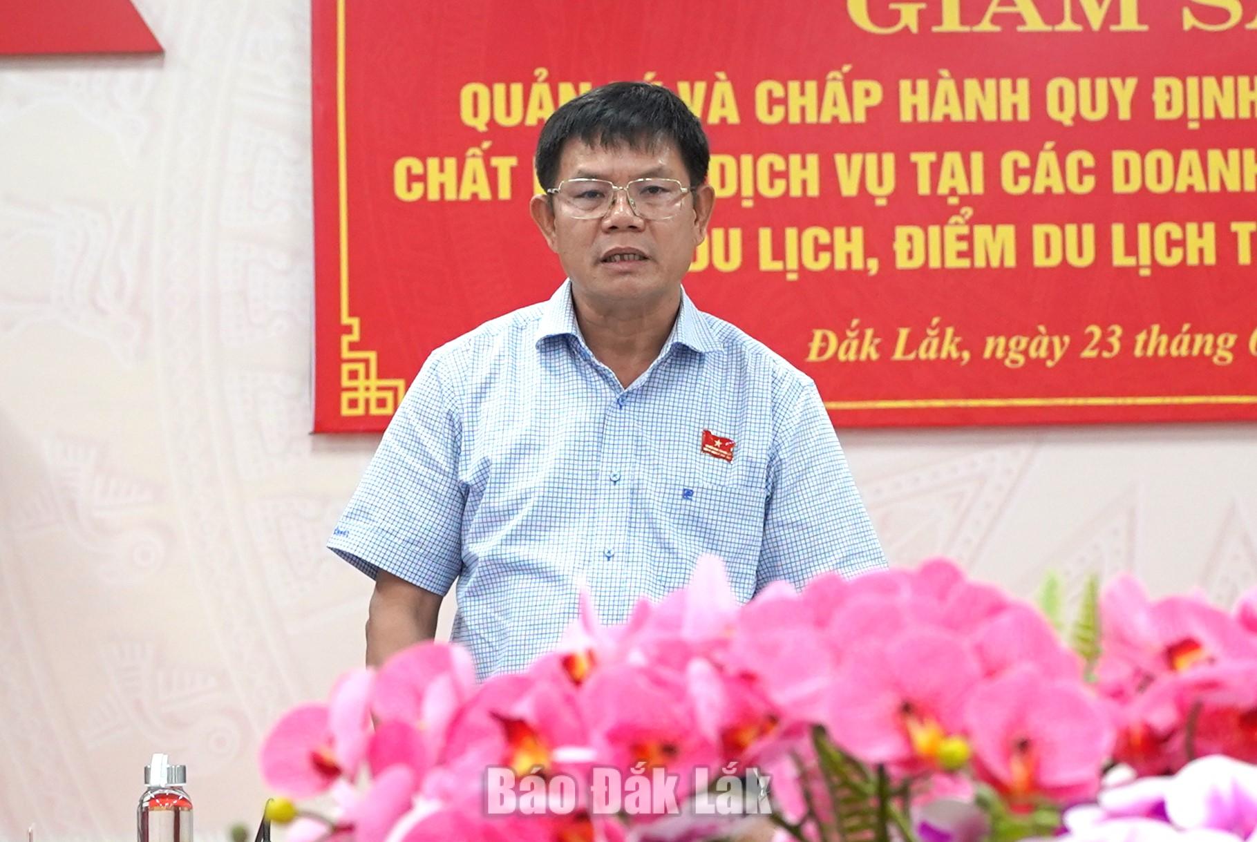 Trưởng Ban Văn hóa - Xã hội, Trưởng Đoàn giám sát Lê Văn Cường phát biểu kết luận buổi làm việc.