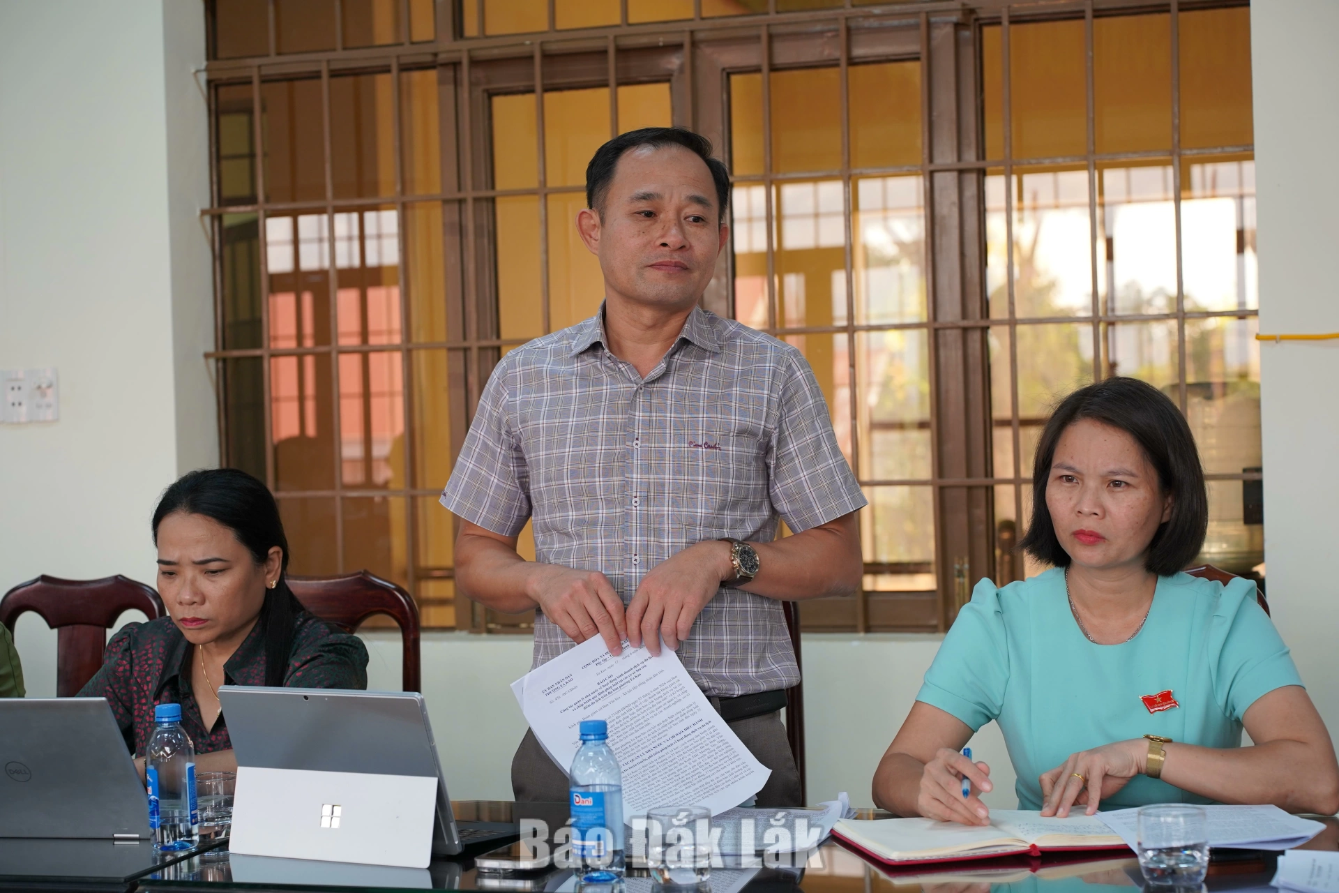 Giám sát công tác quản lý du lịch tại phường Ea Kao 2 Phó Giám đốc Sở Văn hóa, Thể thao và Du lịch nêu một số nội dugn liên quan tại buổi làm việc.