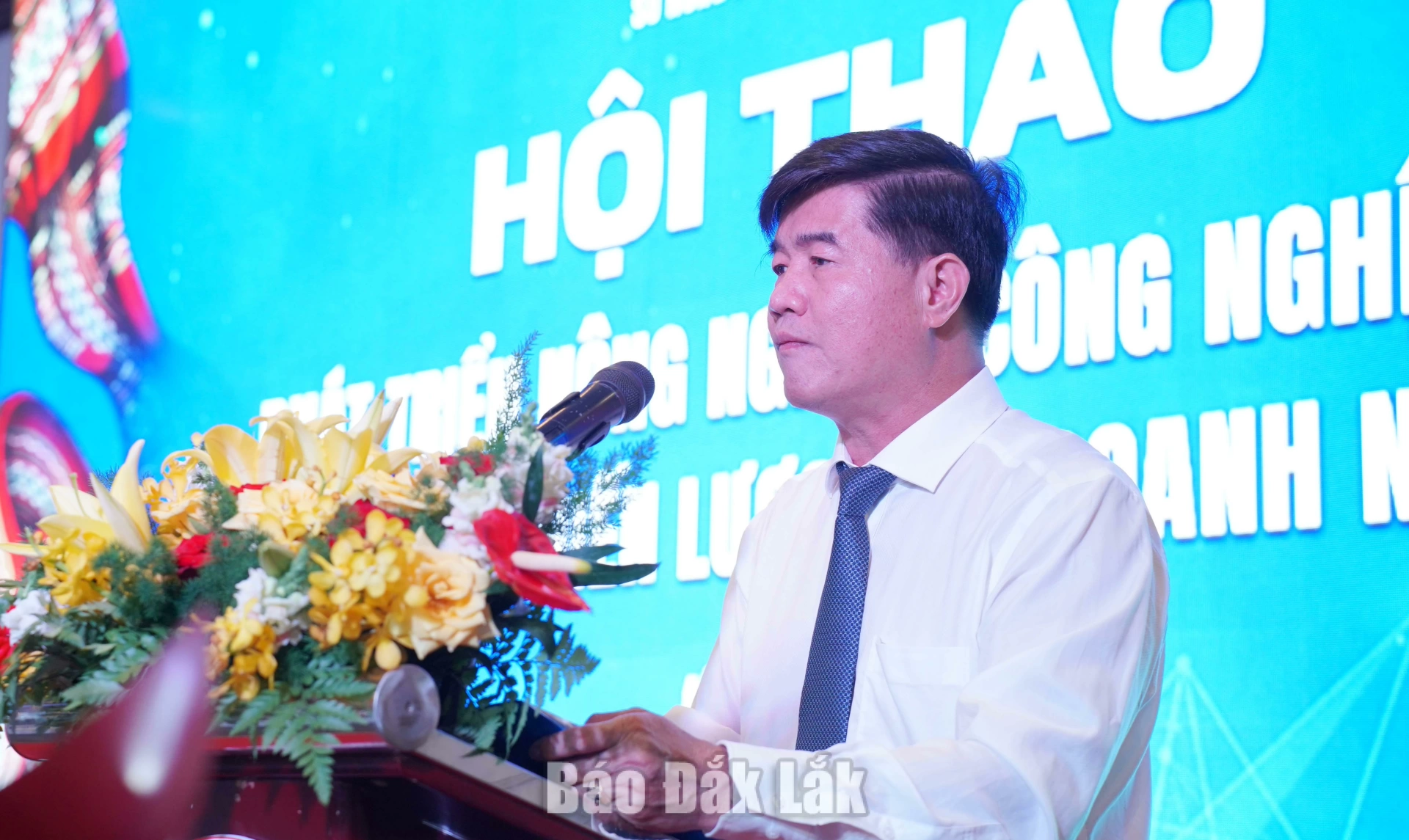 Đồng chí Nguyễn Thiên Văn, Phó Chủ tịch UBND tỉnh phát biểu tại hội thảo.