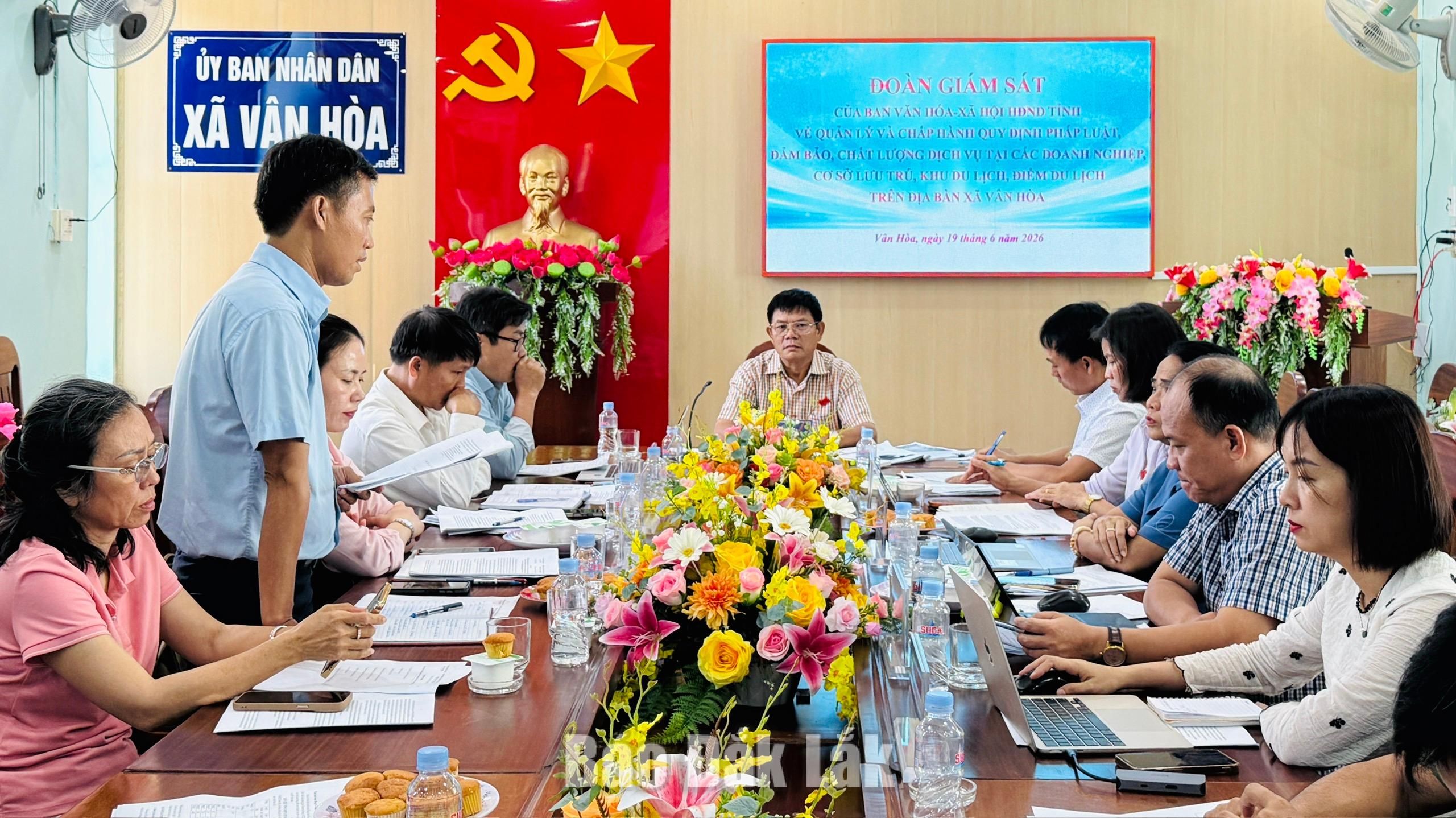 Ban Văn hóa - Xã hội HĐND tỉnh giám sát hoạt động du lịch tại xã Vân Hòa 1 Quang cảnh buổi giám sát.
