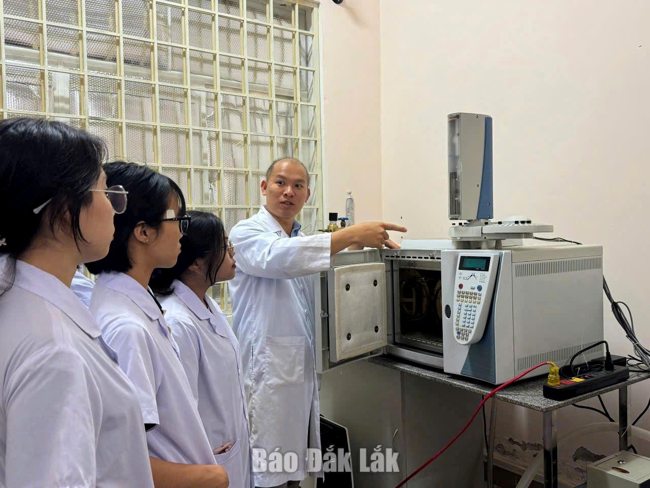 Trường Đại học Tây Nguyên: Phát huy năng lực nghiên cứu khoa học của sinh viên 2 sv dhtn1 20260617111533 20260618201803