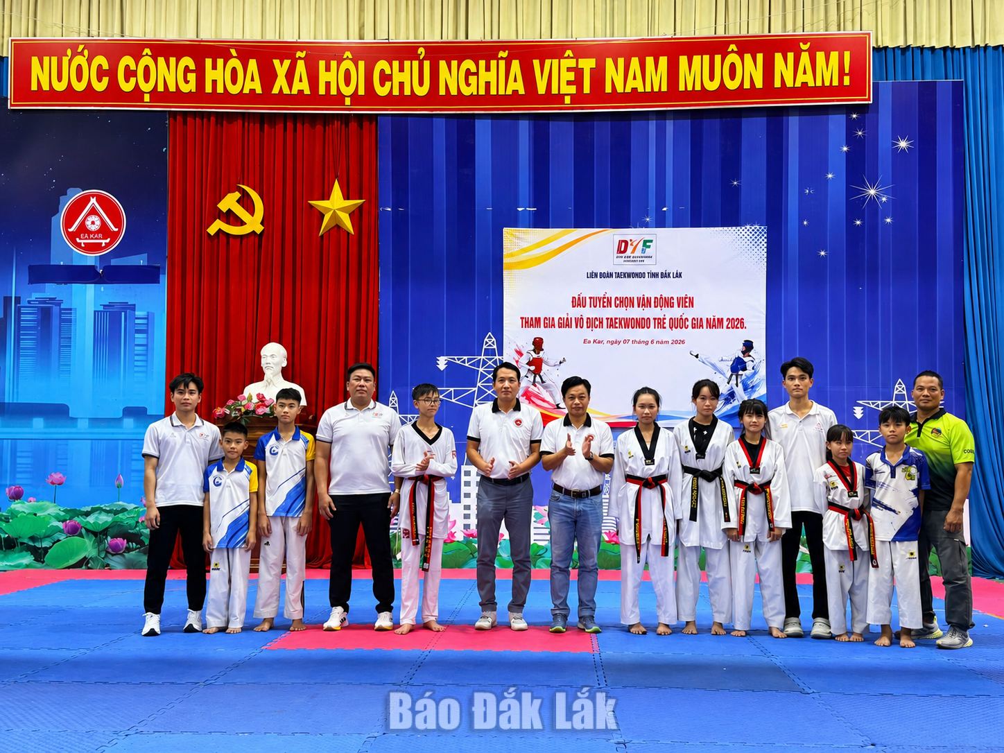Đắk Lắk tuyển chọn 8 võ sĩ tham dự Giải vô địch Taekwondo trẻ quốc gia 2026 1 Ban tổ chức cùng các võ sĩ được tuyển chọn