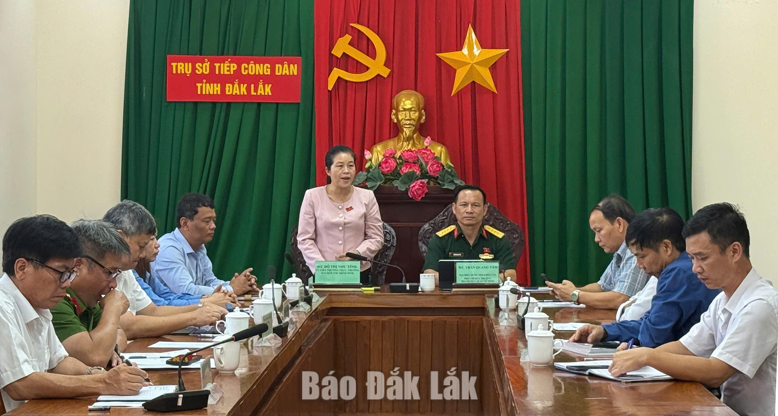 Bà Đỗ Thị Như Tình, Trưởng Ban Dân tộc HĐND tỉnh phát biểu tại biểu tiếp công dân.