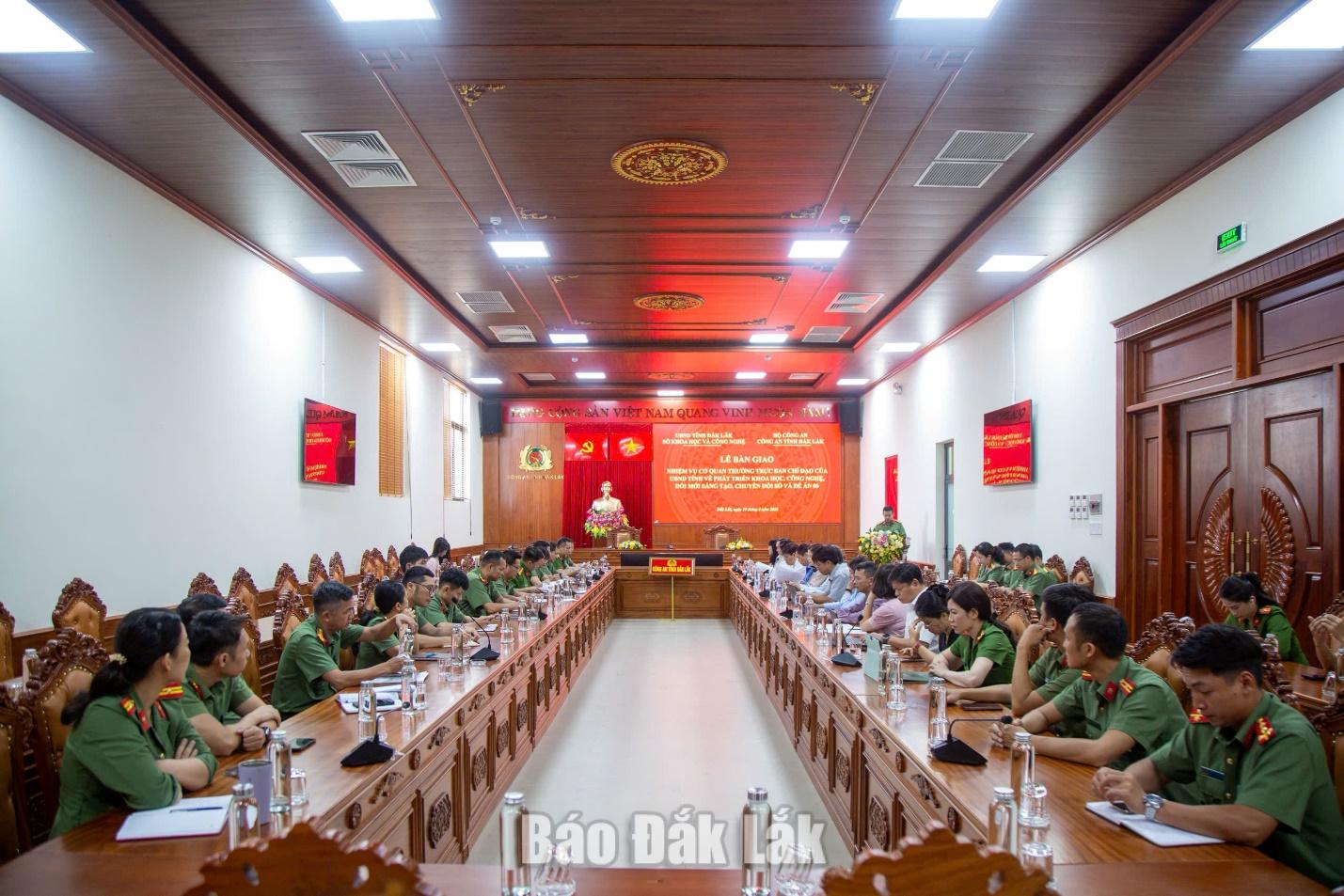 Công an tỉnh Đắk Lắk tiếp nhận nhiệm vụ Cơ quan thường trực Ban Chỉ đạo chuyển đổi số và Đề án 06 1 Quang cảnh hội nghị.