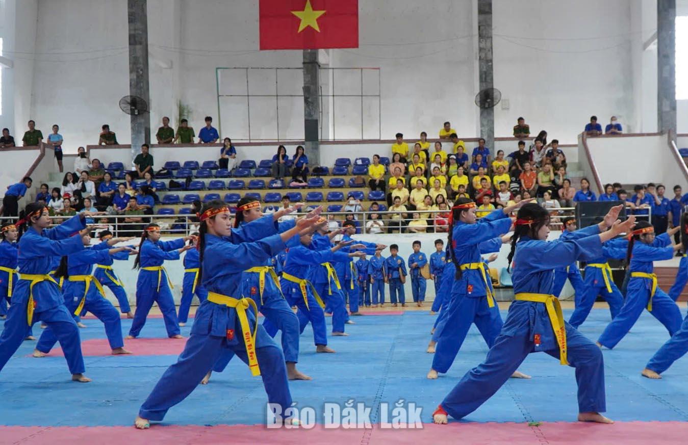 Biểu diễn Vovinam tại Đại hội Thể dục thể theo phường Tuy Hòa.