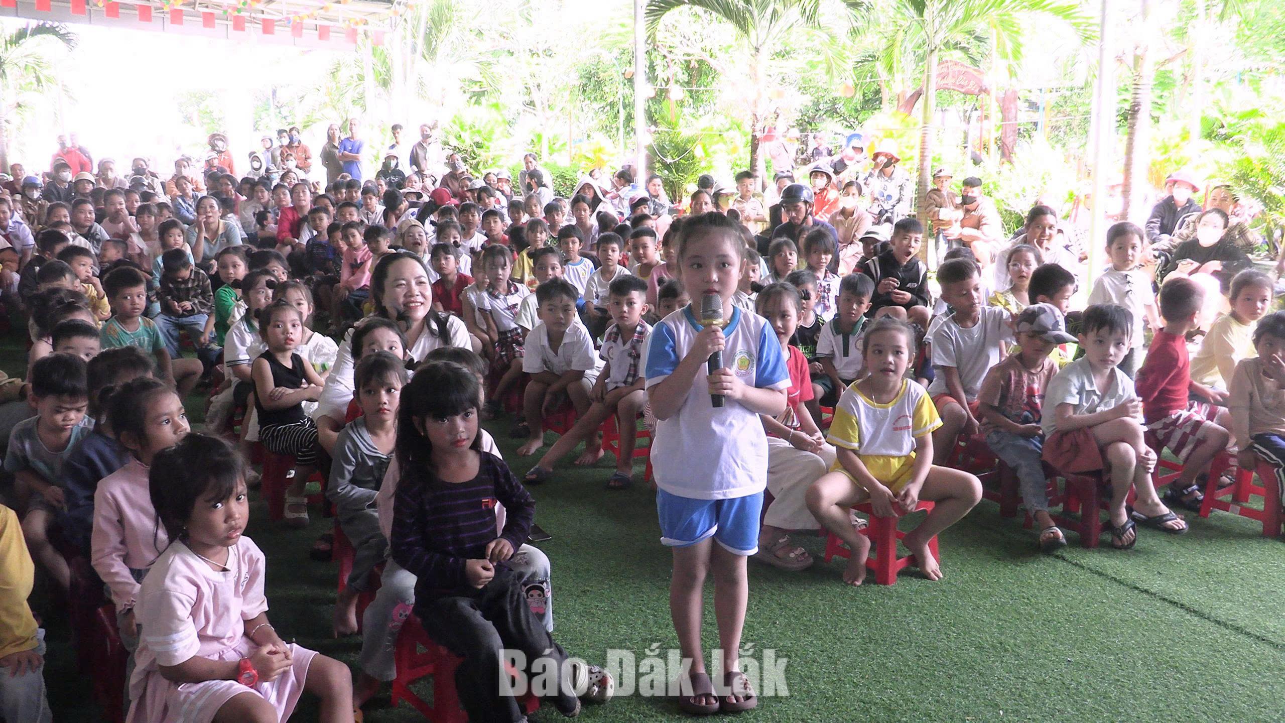 Xã Suối Trai tuyên truyền phòng, chống đuối nước, tai nạn thương tích trẻ em 2 Các em thiếu nhi trả lời các kiến thức về phòng chống đuối nước tại chương trình