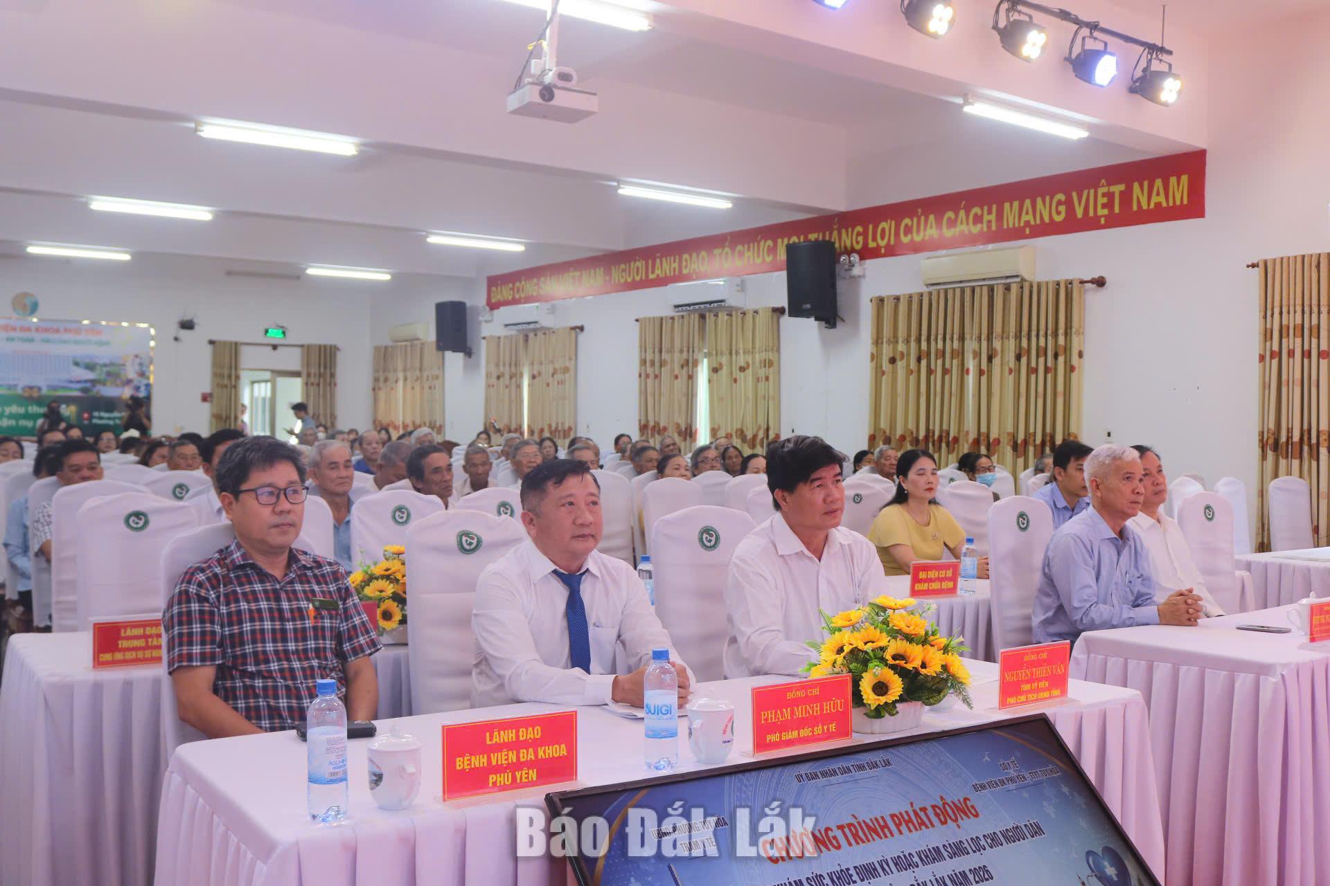 Các đại biểu tham dự chương trình.