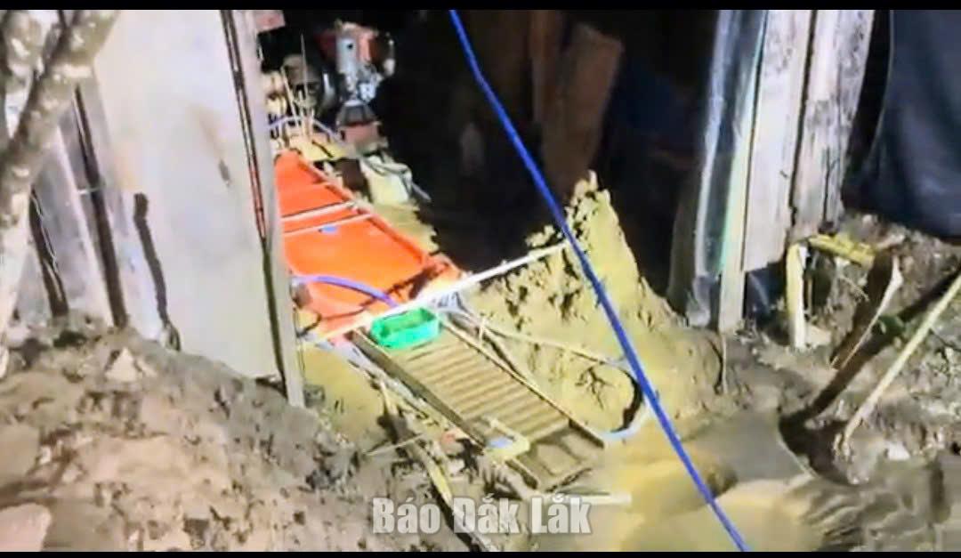 Xã Sông Hinh khẩn trương làm rõ hành vi của các đối tượng nghi khai thác vàng trái phép 4 Những trang thiết bị chế biến vàng tại nhà ông Nguyễn Đăng Hải, buôn Dành, xã Sông Hinh