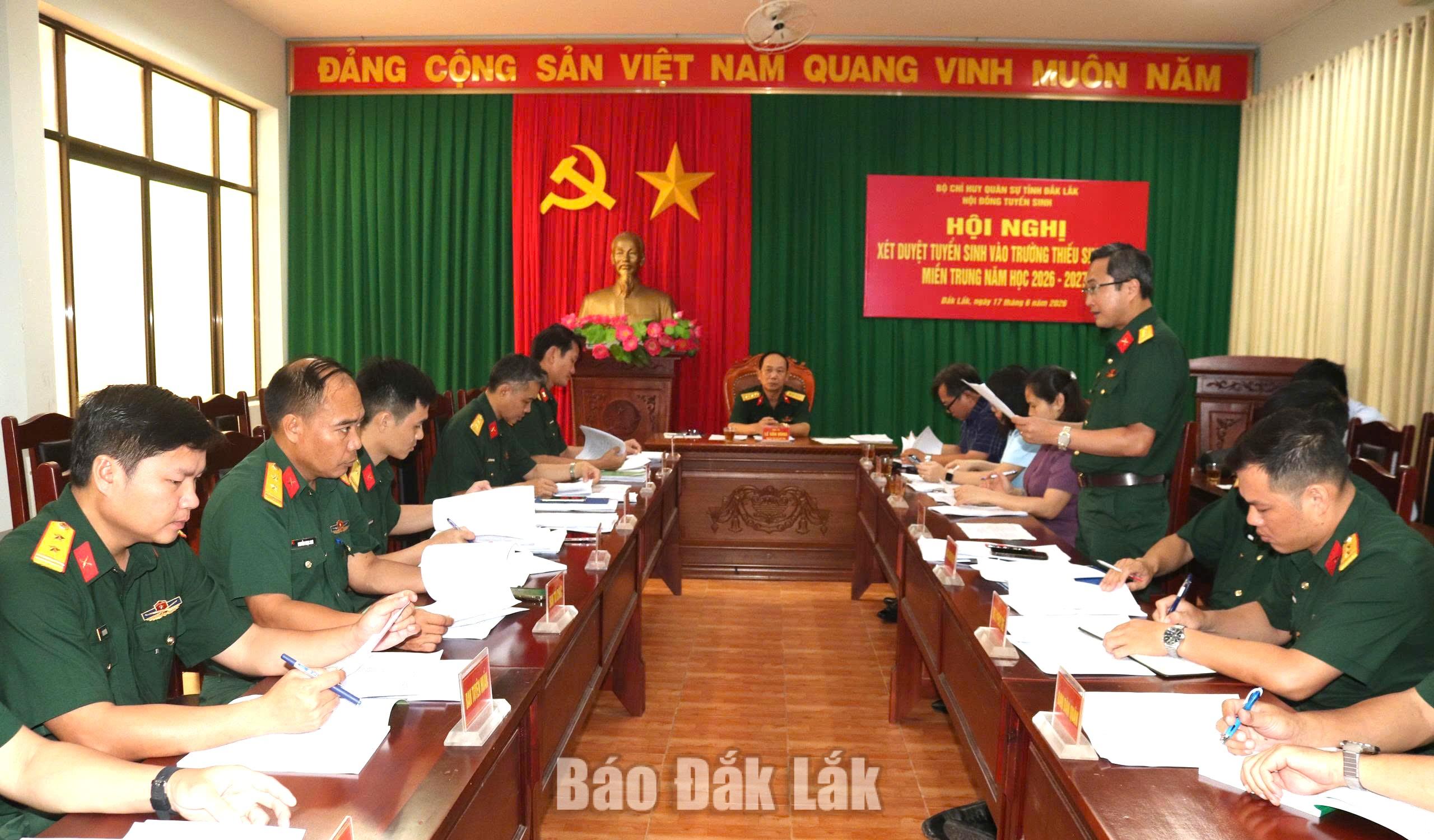 Đắk Lắk xét duyệt tuyển sinh vào Trường Thiếu sinh quân miền Trung 1 Các đại biểu tham dự hội nghị.