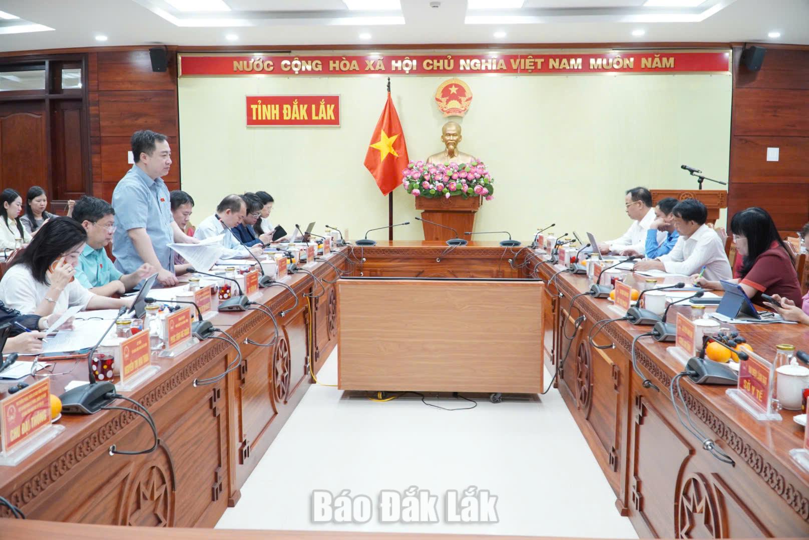 Các đại biểu tham dự buổi làm việc.