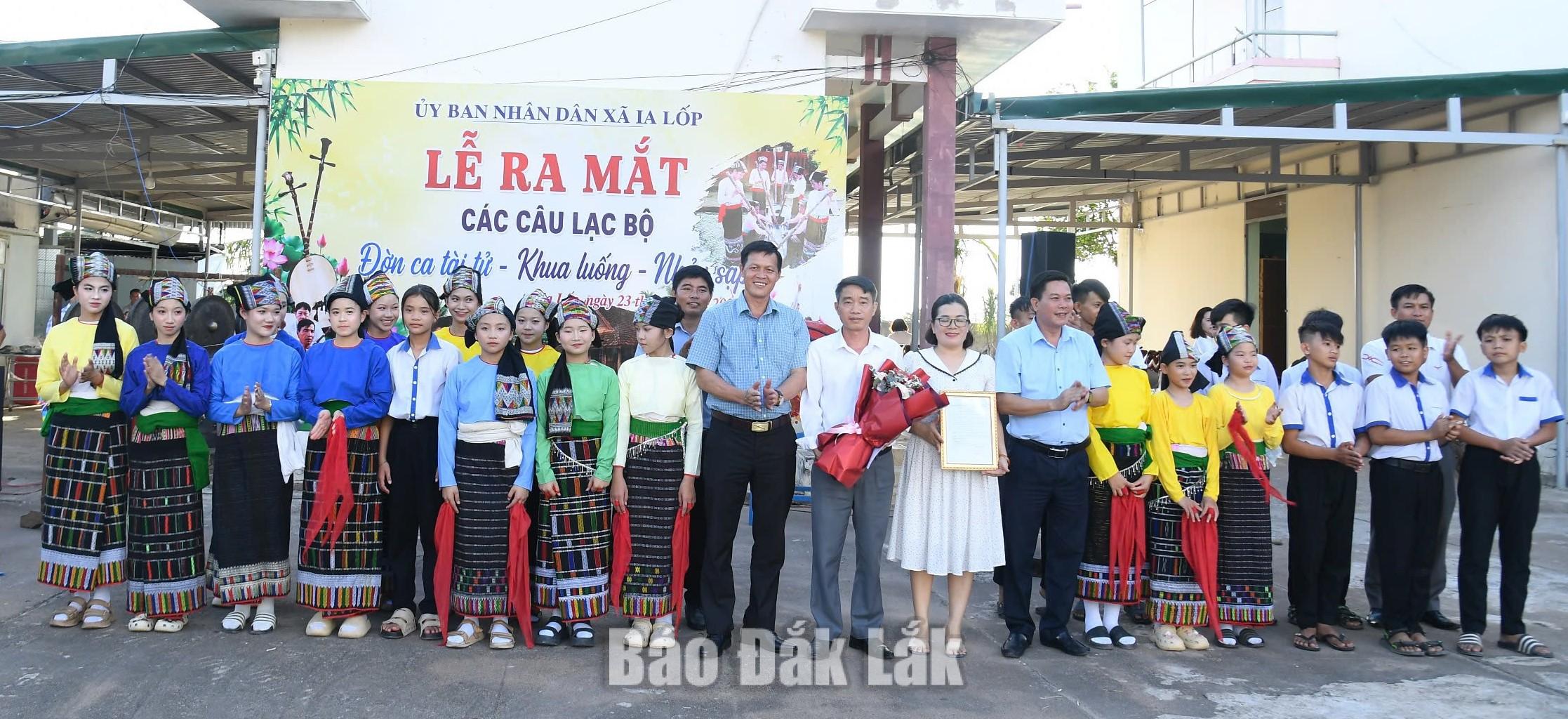 Ia Lốp ra mắt các câu lạc bộ Đờn ca tài tử và Khua luống - Nhảy sạp 2 Ra mắt CLB Nhảy sạp, khua luống.