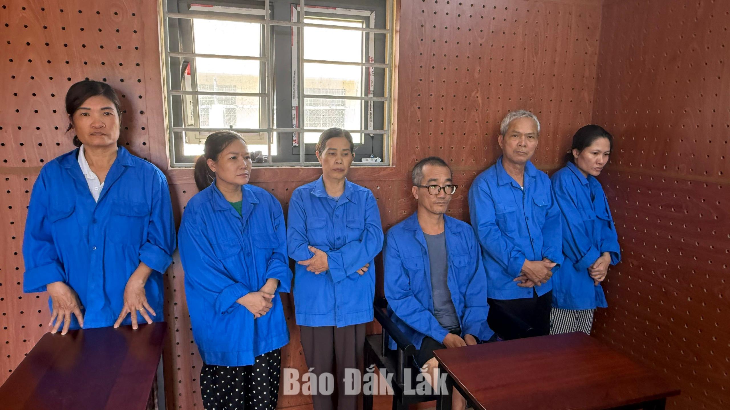 Các bị can trong đường dây đánh bạc bj bắt giữ.