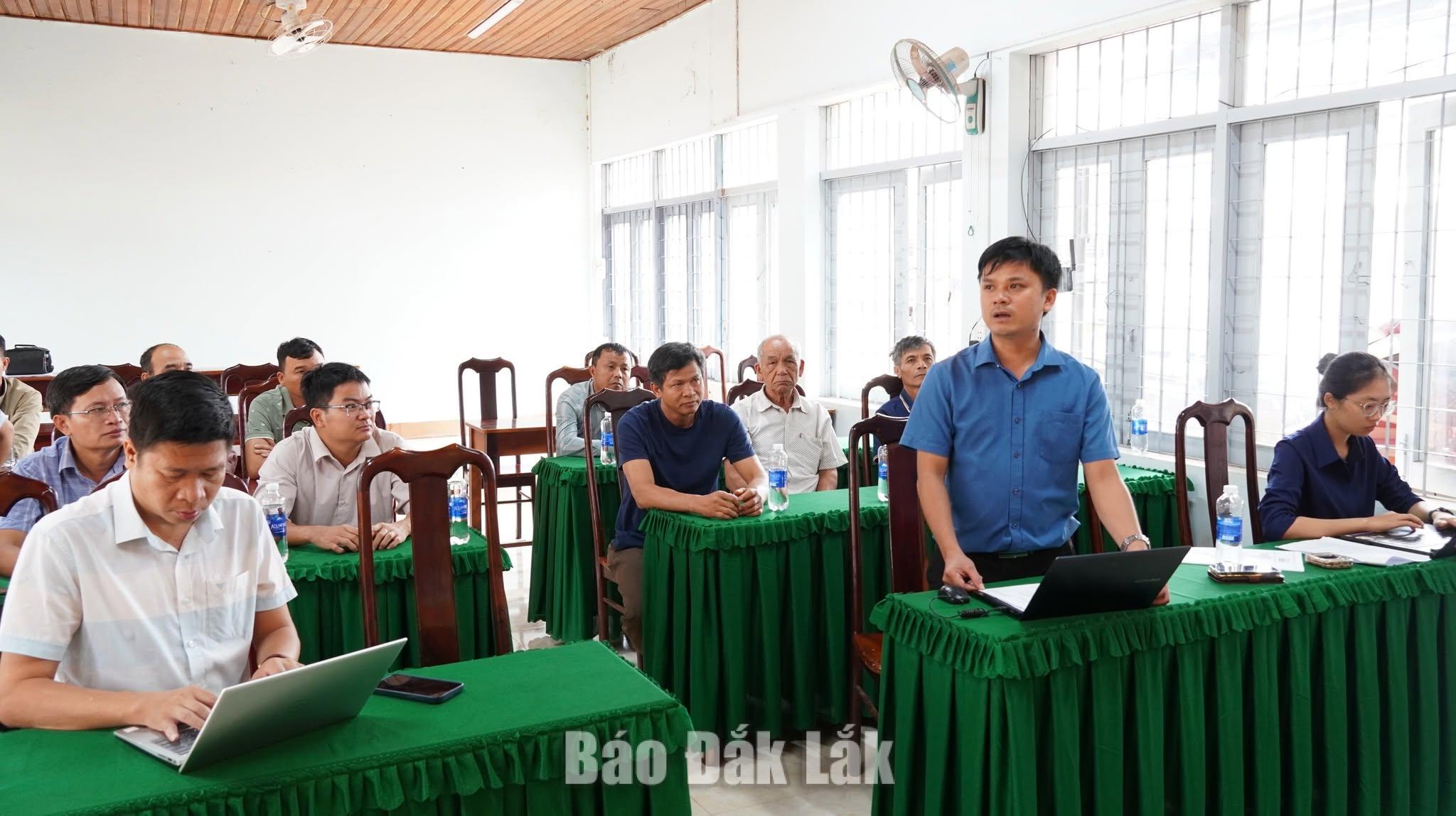 Đại biểu tham gia ý kiến tại hội nghị.