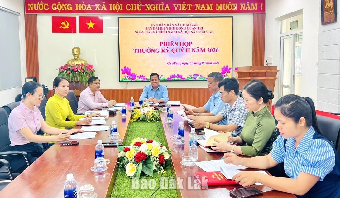 Thành viên tham dự phiên họp.