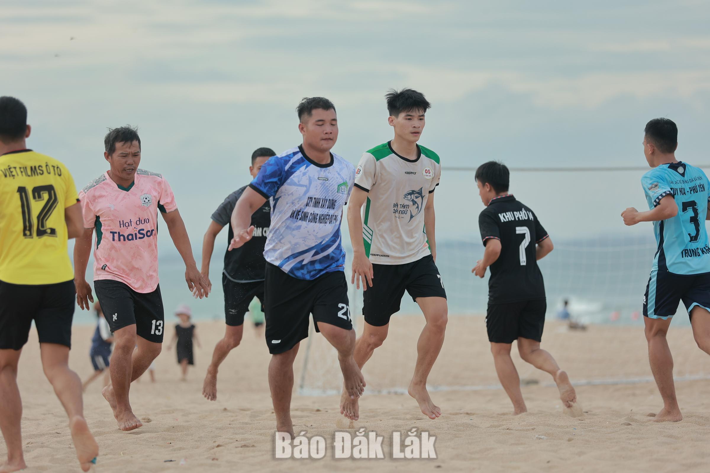 Đội bóng Tuy Hòa - Phú Yên thi đấu tại Giải bóng đá bãi biển vô địch quốc gia 1 1784710487815 2726268350344129709 2726268350344129709 e22e67d1d8cbdaf105bf7fef0c0ccc60 2026072216432