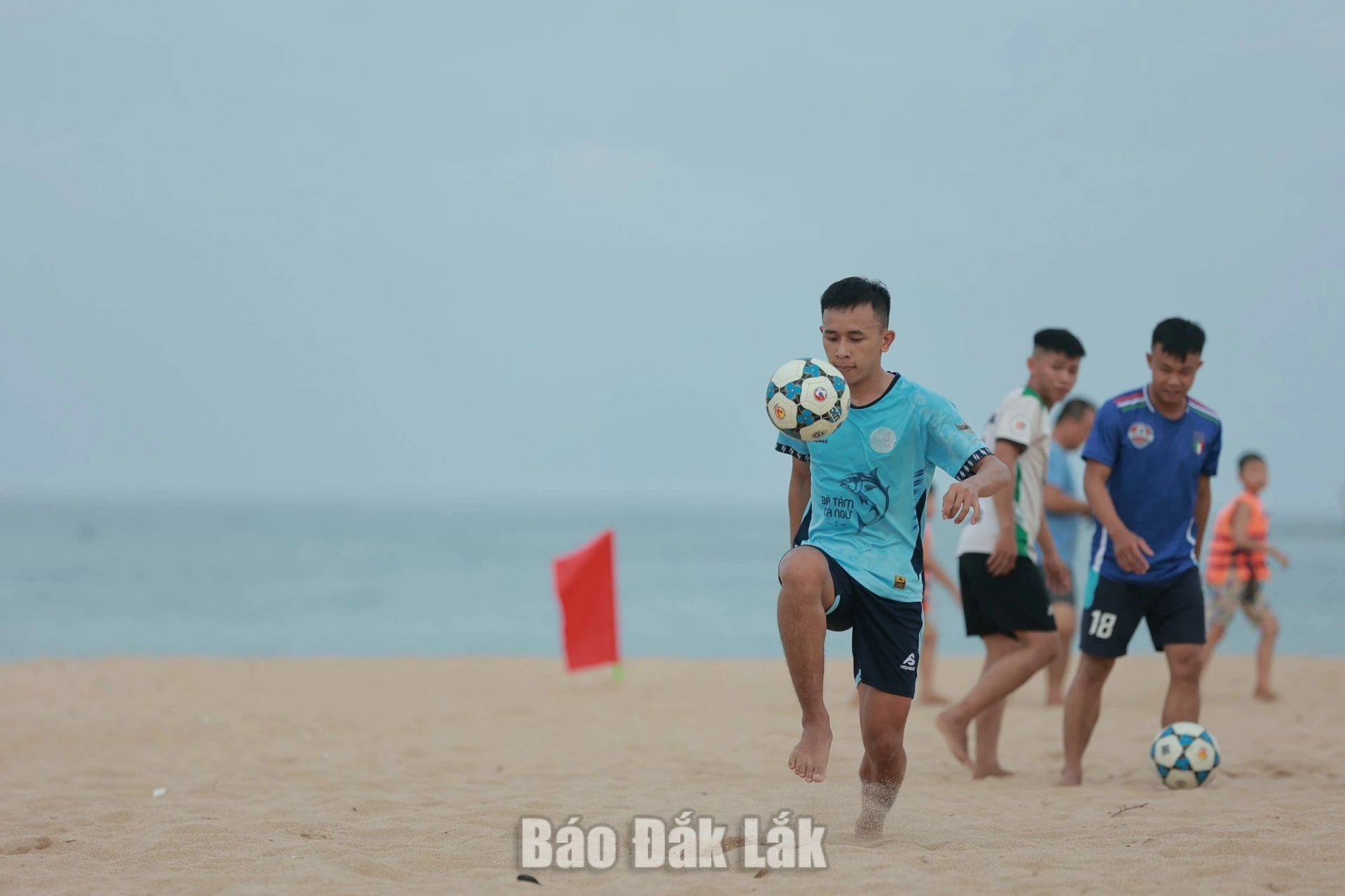 Đội bóng Tuy Hòa - Phú Yên thi đấu tại Giải bóng đá bãi biển vô địch quốc gia 2 1784710488477 2726268350344129709 2726268350344129709 f21b2c8a15d4f497be567d686bbc232d 2026072216442
