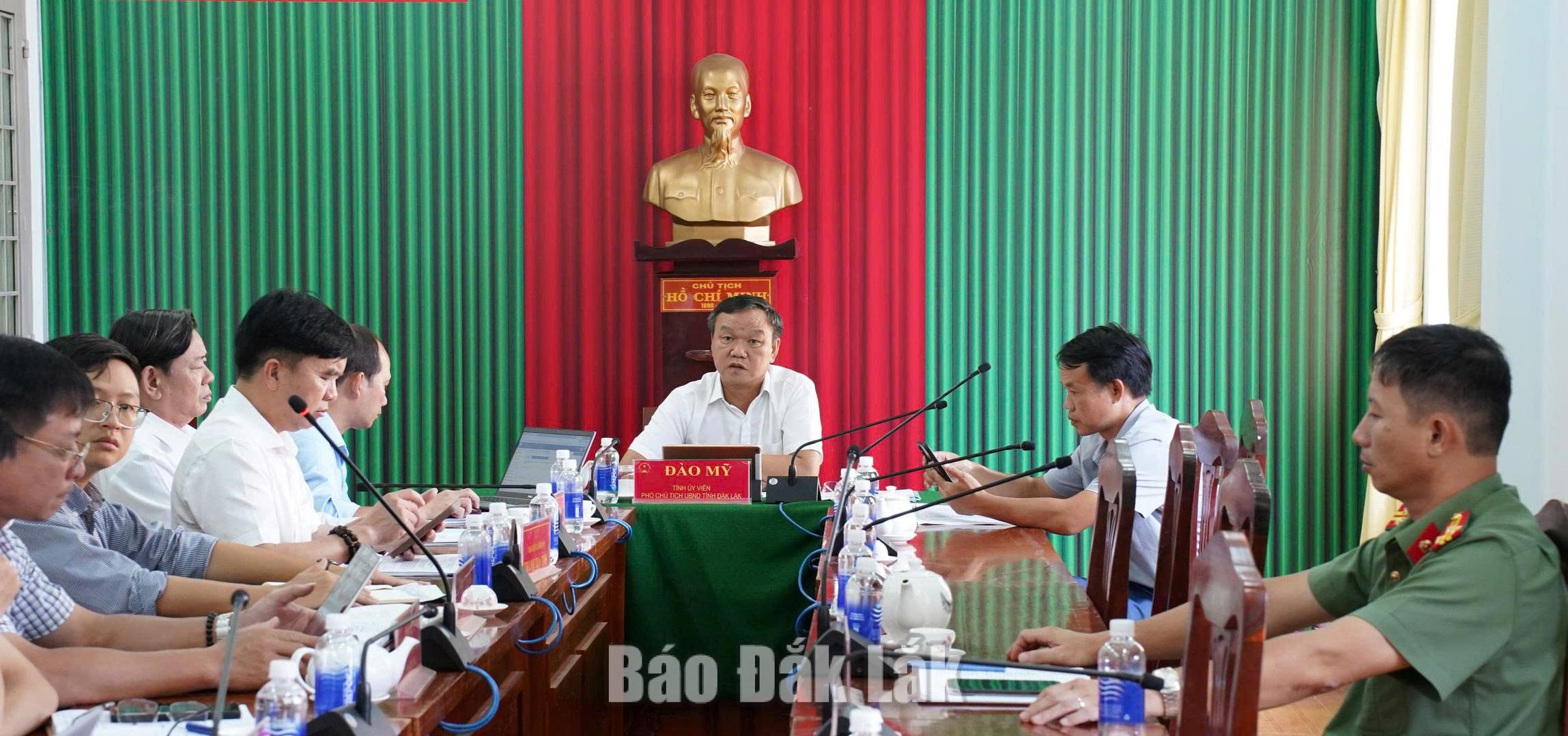 Đăng ký tiếp công dân định kỳ tháng 7 của Chủ tịch UBND tỉnh 1 Tỉnh ủy viên, Phó Chủ tịch UBND tỉnh Đào Mỹ chủ trì một buổi tiếp công dân.