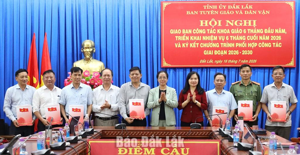 Tập trung thực hiện tốt các nhiệm vụ công tác khoa giáo 4 Lãnh đạo Ban Tuyên giáo và Dân vận Tỉnh ủy cùng đại diện lãnh đạo các sở, ngành trong khối khoa giáo ký kết chương trình ohối hợp hoạt động giai đoạn 2026 - 2030.