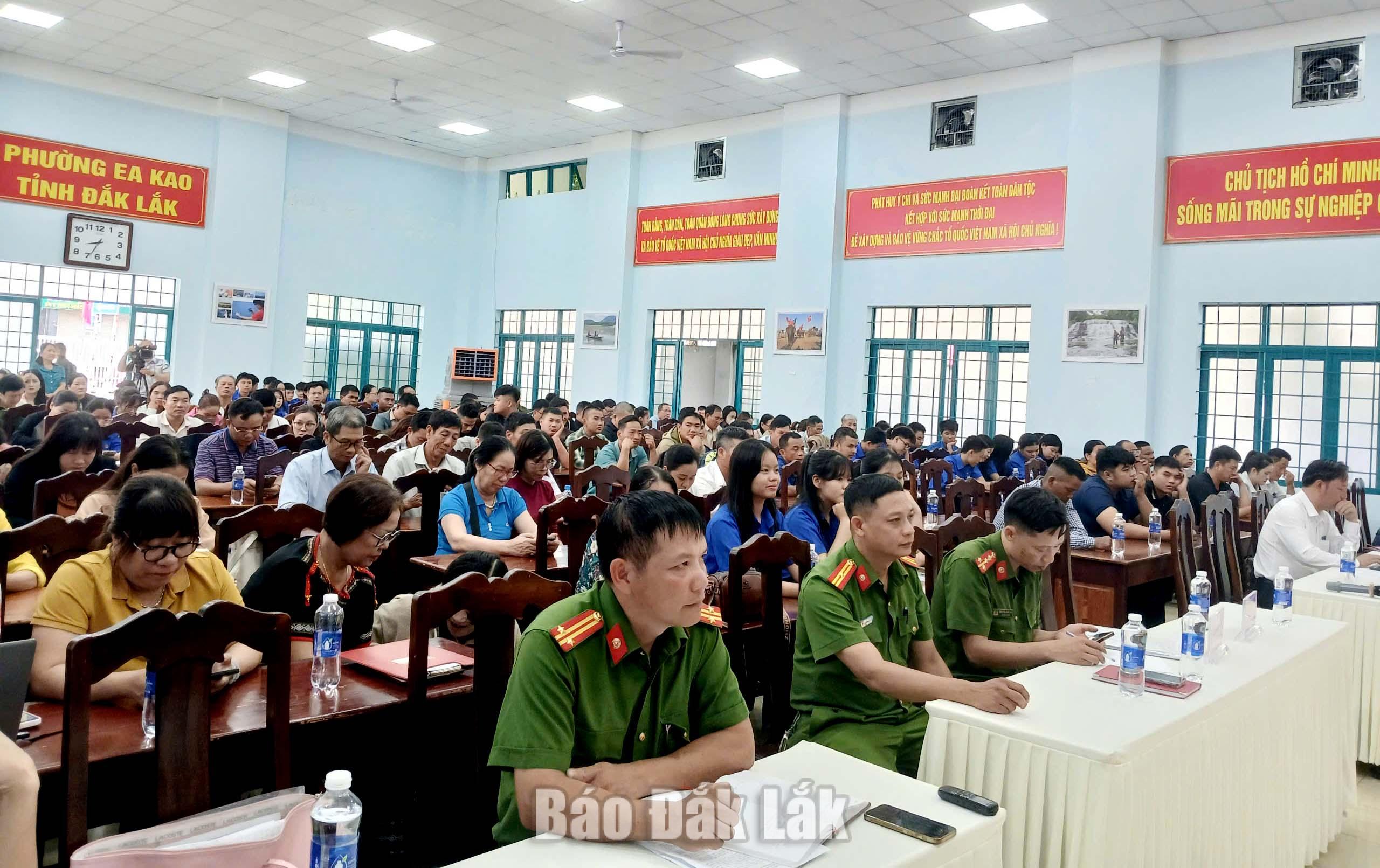 Ea Kao tuyên truyền về phòng, chống ma túy 1 Các đại biểu tham dự tại hội nghị tuyên truyền.