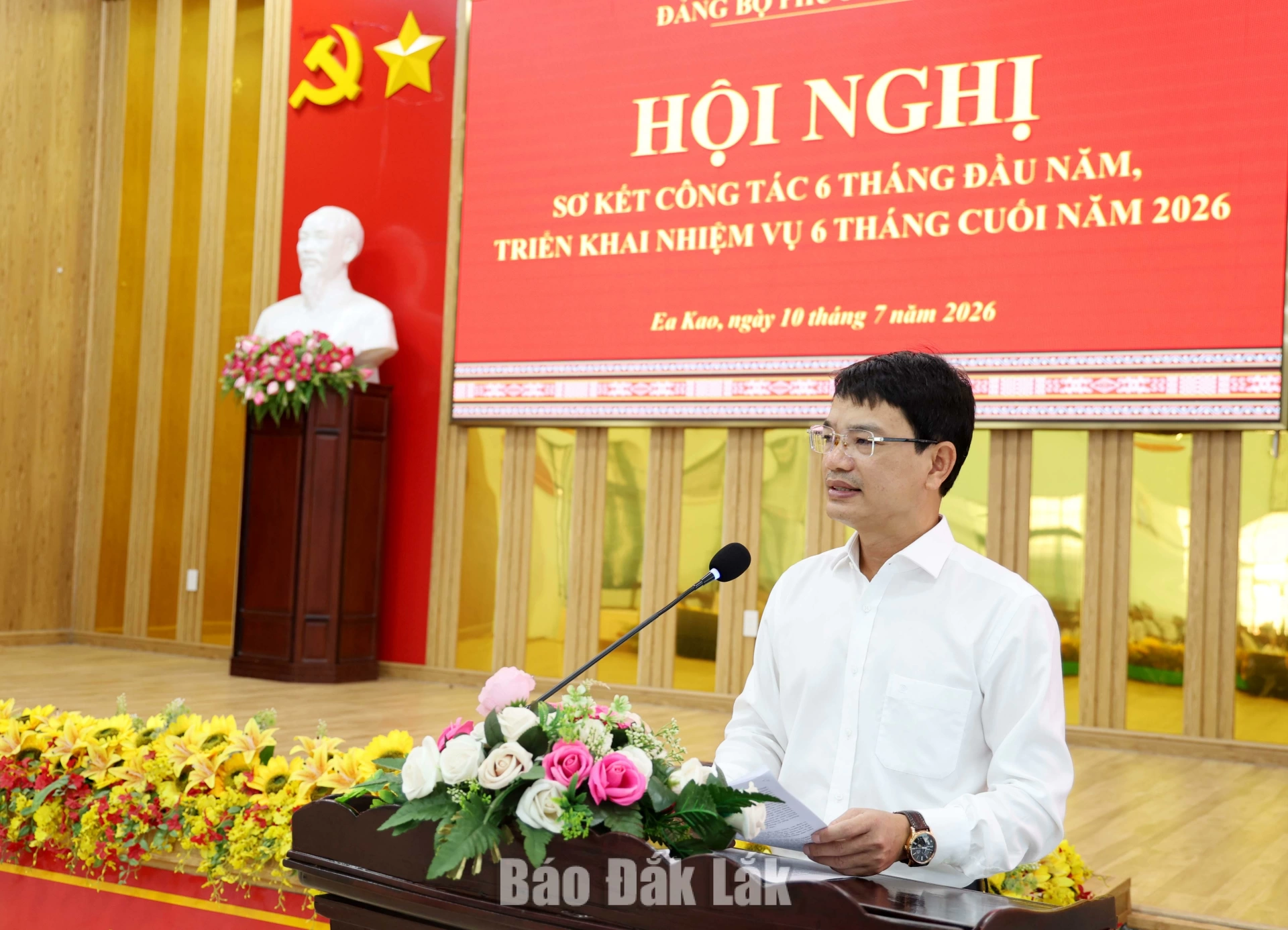 Phường Ea Kao: Thu ngân sách 6 tháng đầu năm đạt 90,8% dự toán tỉnh giao 1 Bí thư Đảng ủy, Chủ tịch HĐND phường Ea Kao Đặng Gia Duẩn phát biểu tại hội nghị.