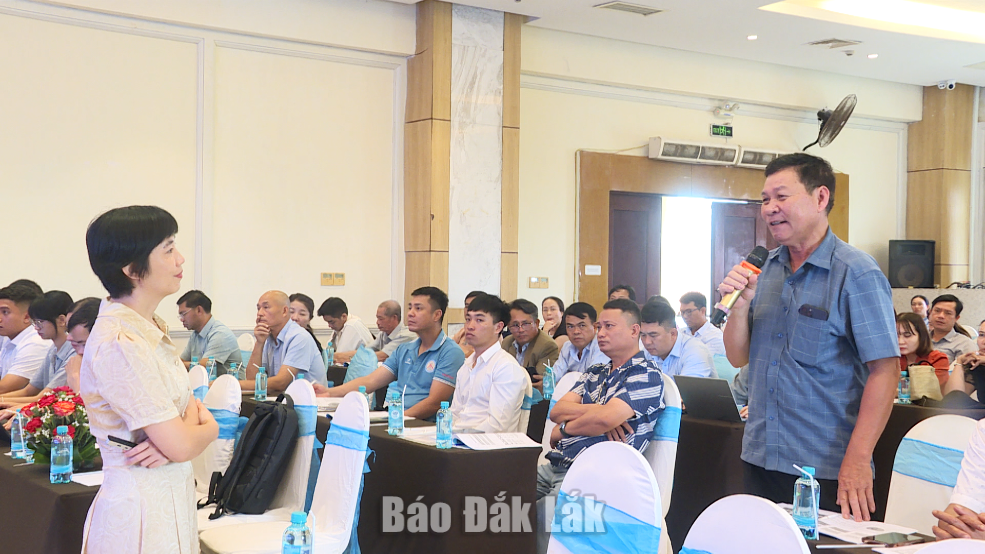 Hơn 100 đại biểu được tập huấn nghiệp vụ quản lý chợ 2 Hoạt động tương tác, trao đổi giữa giảng viên với đại diện các đơn vị dự tập huấn.