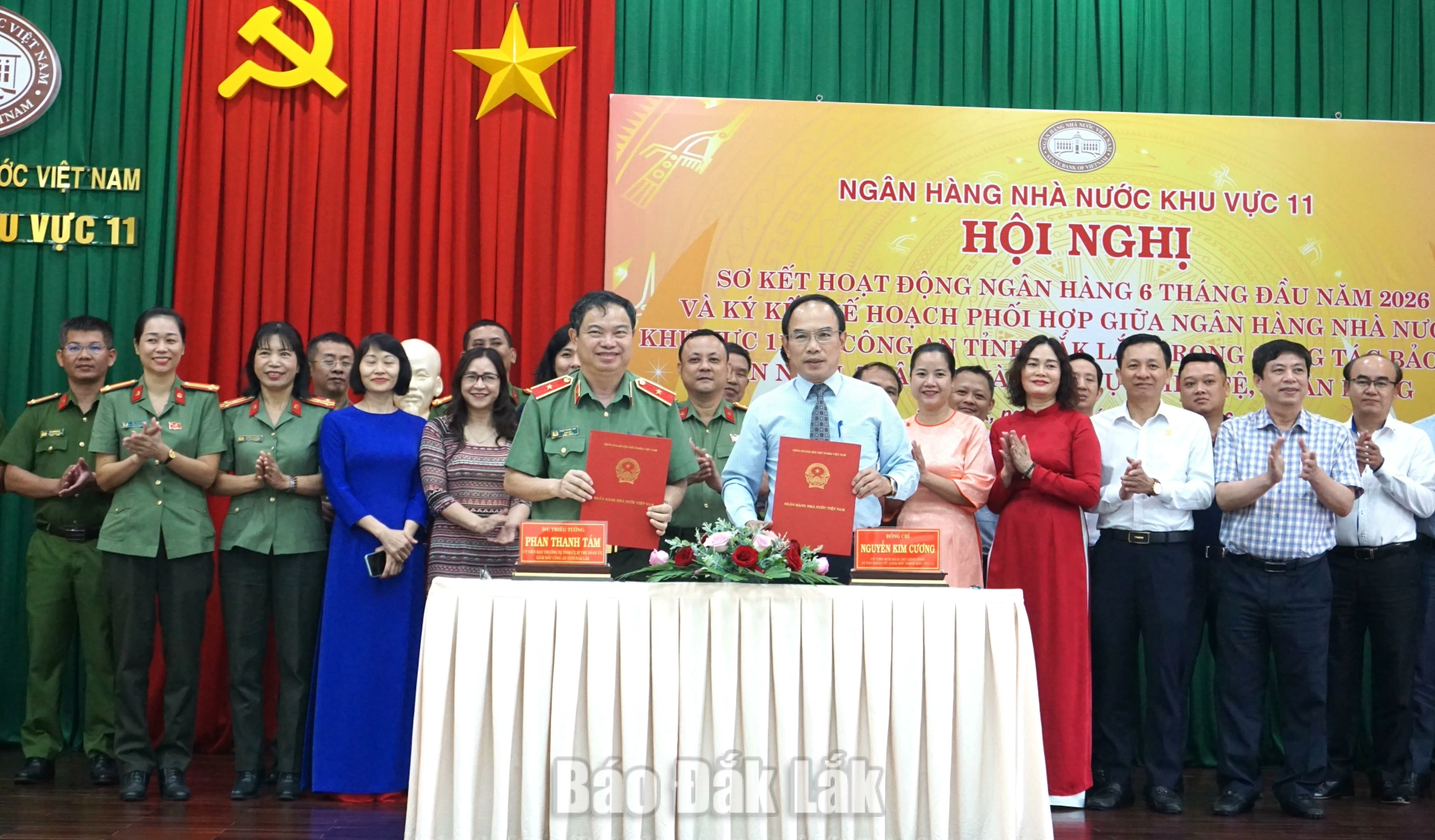 Ký kết phối hợp trong công tác bảo đảm an ninh trật tự và lĩnh vực tiền tệ, ngân hàng 4 Ngân hàng Nhà nước chi nhánh Khu vực 11 (NHNN KV11) và Công an tỉnh Đắk Lắk trong công tác bảo đảm an ninh, trật tự và lĩnh vực tiền tệ, ngân hàng trên địa bàn tỉnh Đắk Lắk