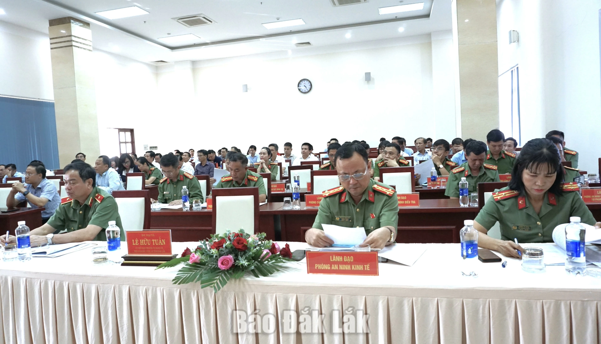 Ký kết phối hợp trong công tác bảo đảm an ninh trật tự và lĩnh vực tiền tệ, ngân hàng 3 Đại diện Công an tỉnh tham dự hội nghị.