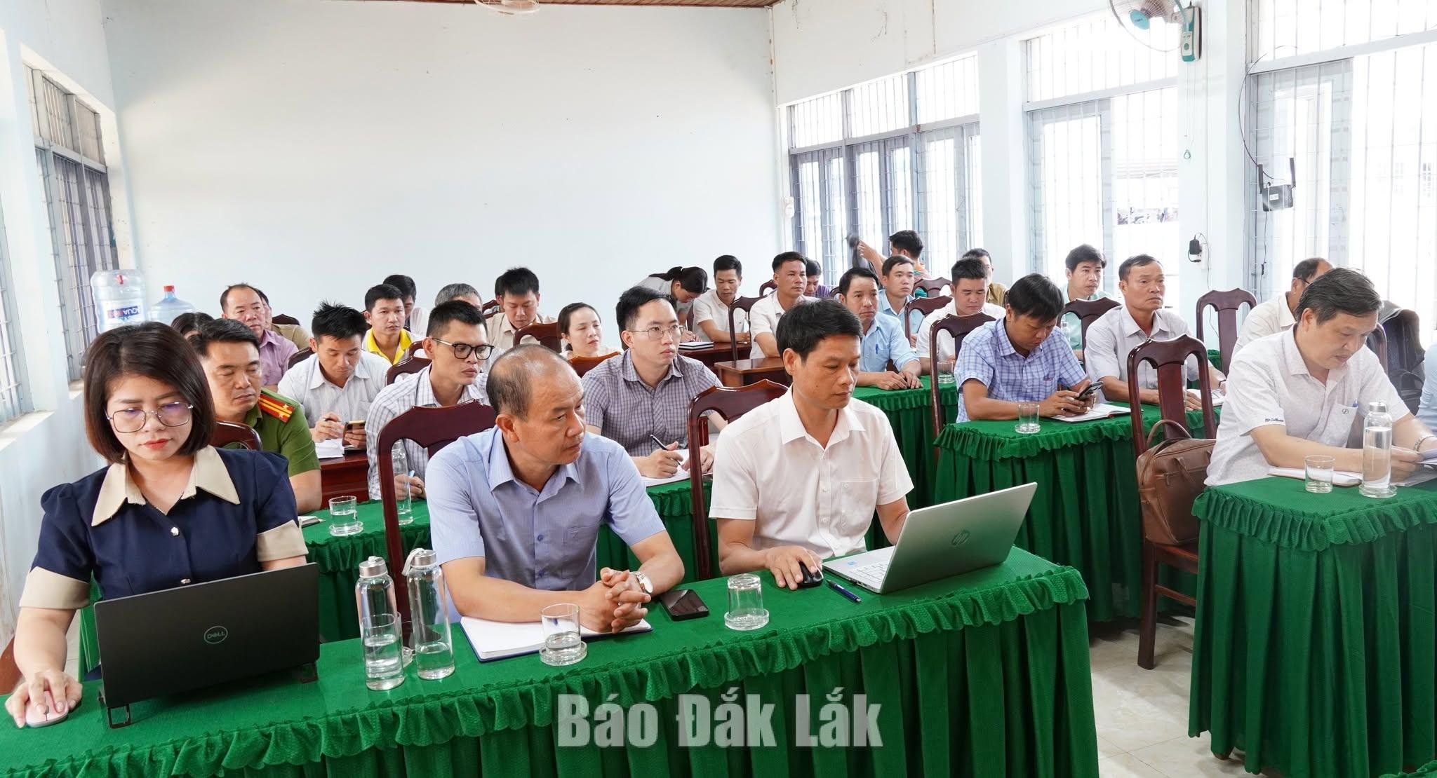 Xã Dliê Ya tổ chức khám sức khỏe định kỳ cho nhân dân 2 Đại biểu tham dự hội nghị.