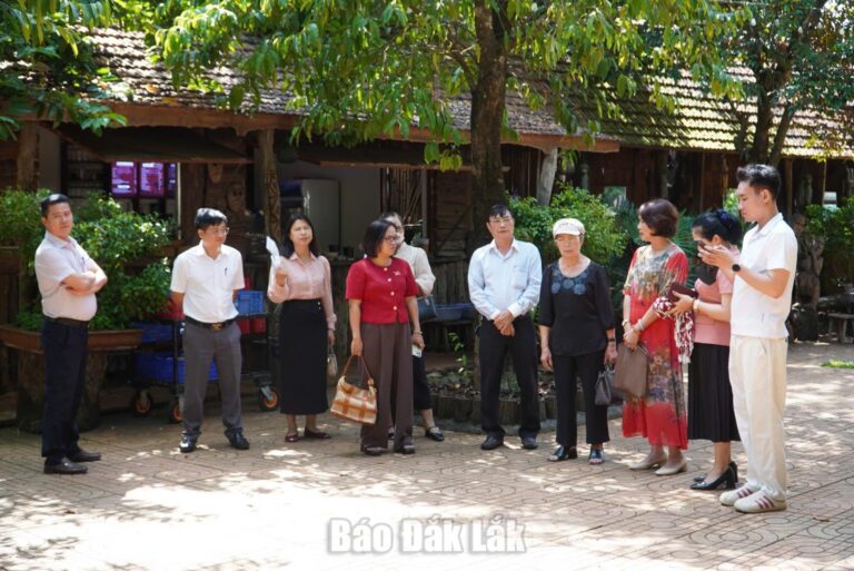 Đề xuất giải pháp phát triển du lịch cộng đồng buôn Akŏ Dhông