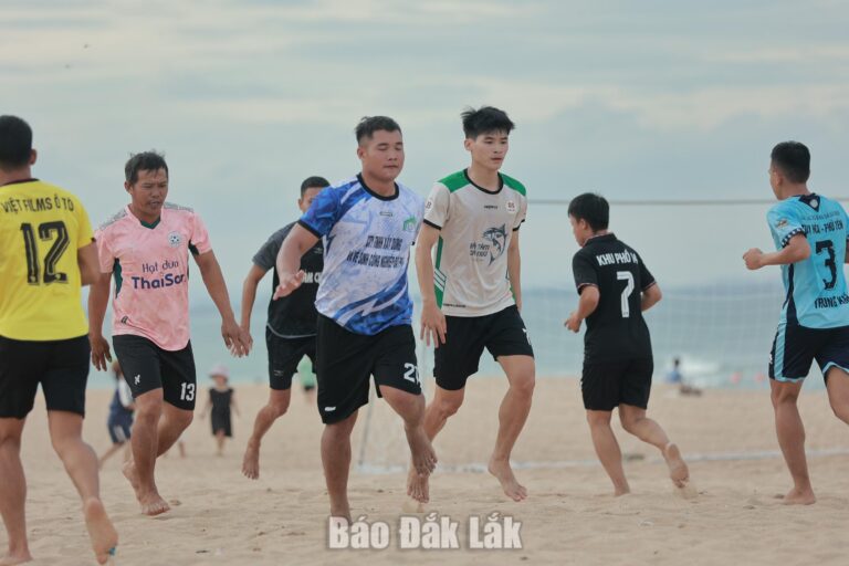 Đội bóng Tuy Hòa - Phú Yên thi đấu tại Giải bóng đá bãi biển vô địch quốc gia